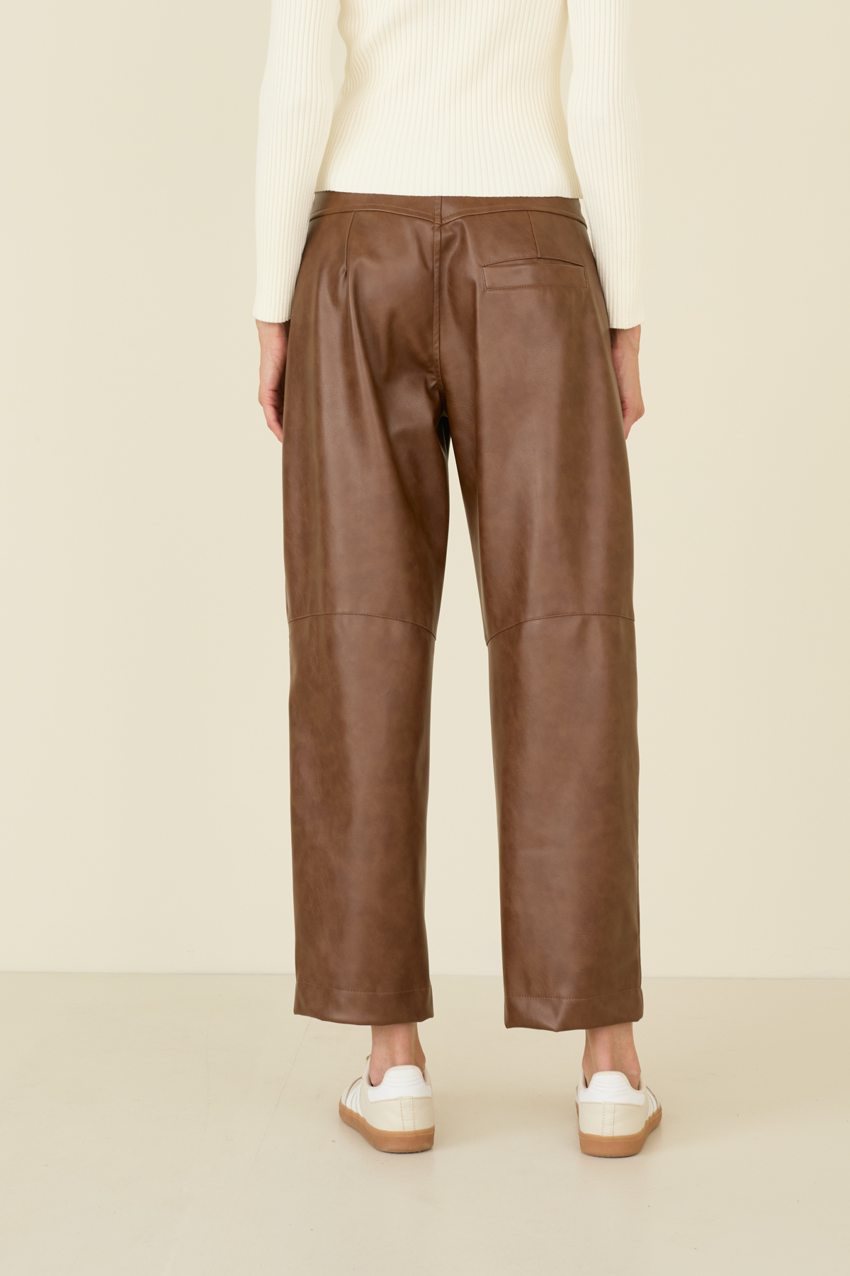 pantalone-in-ecopelle-f38x0754-157-webd.jpg