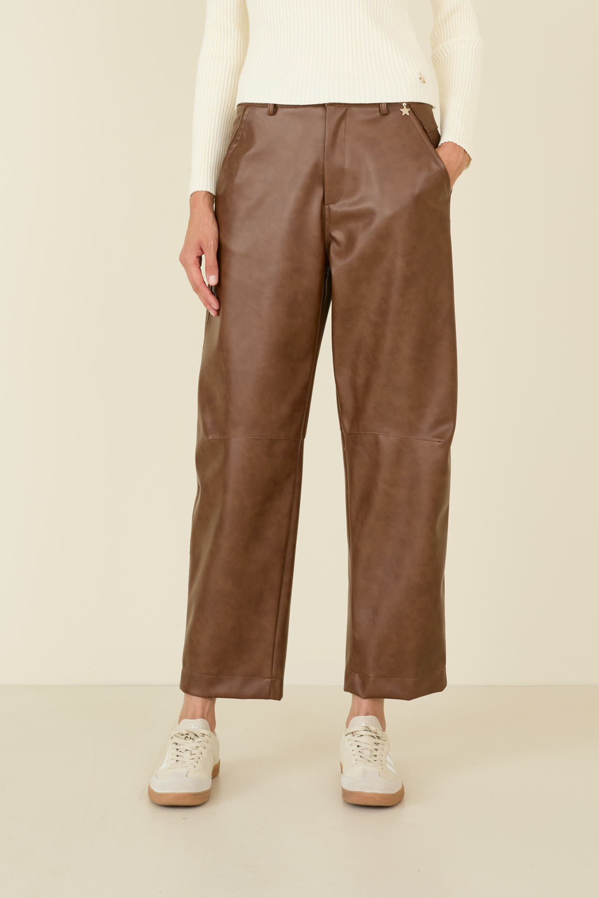 pantalone-in-ecopelle-f38x0754-157-webout.jpg