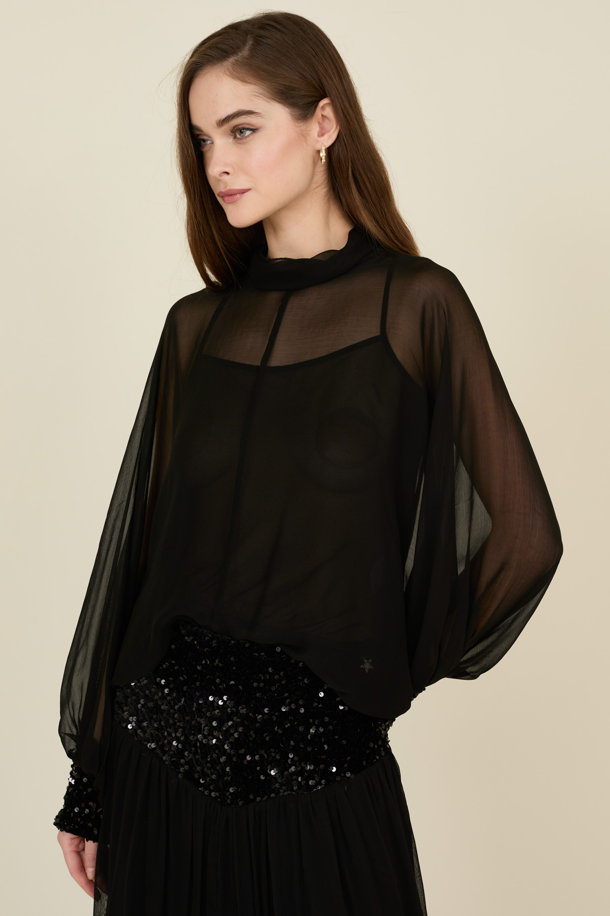 blusa-con-polsini-in-ciniglia-e-paillettes-f38x1440-01-webout.jpg