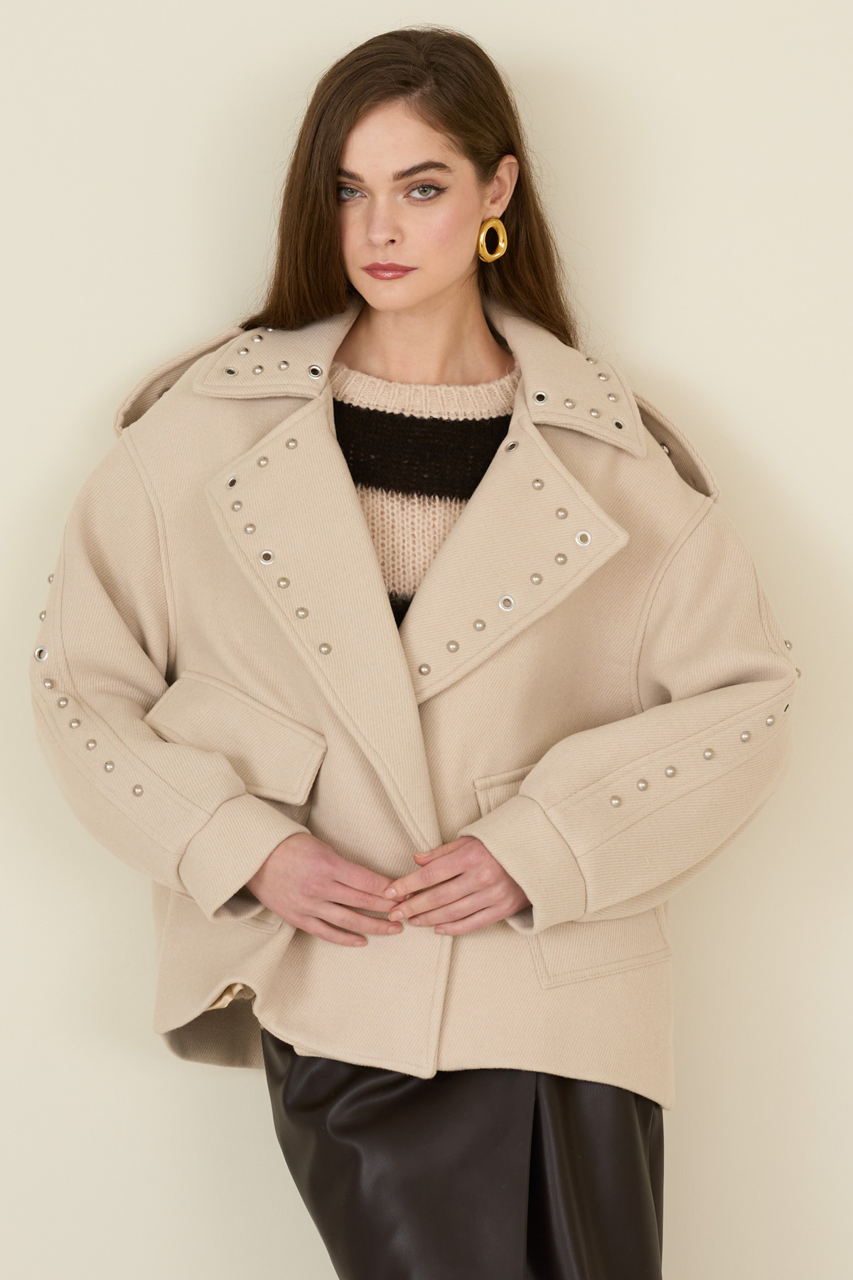 cappotto-con-borchie-m38f1191-51-weba.jpg