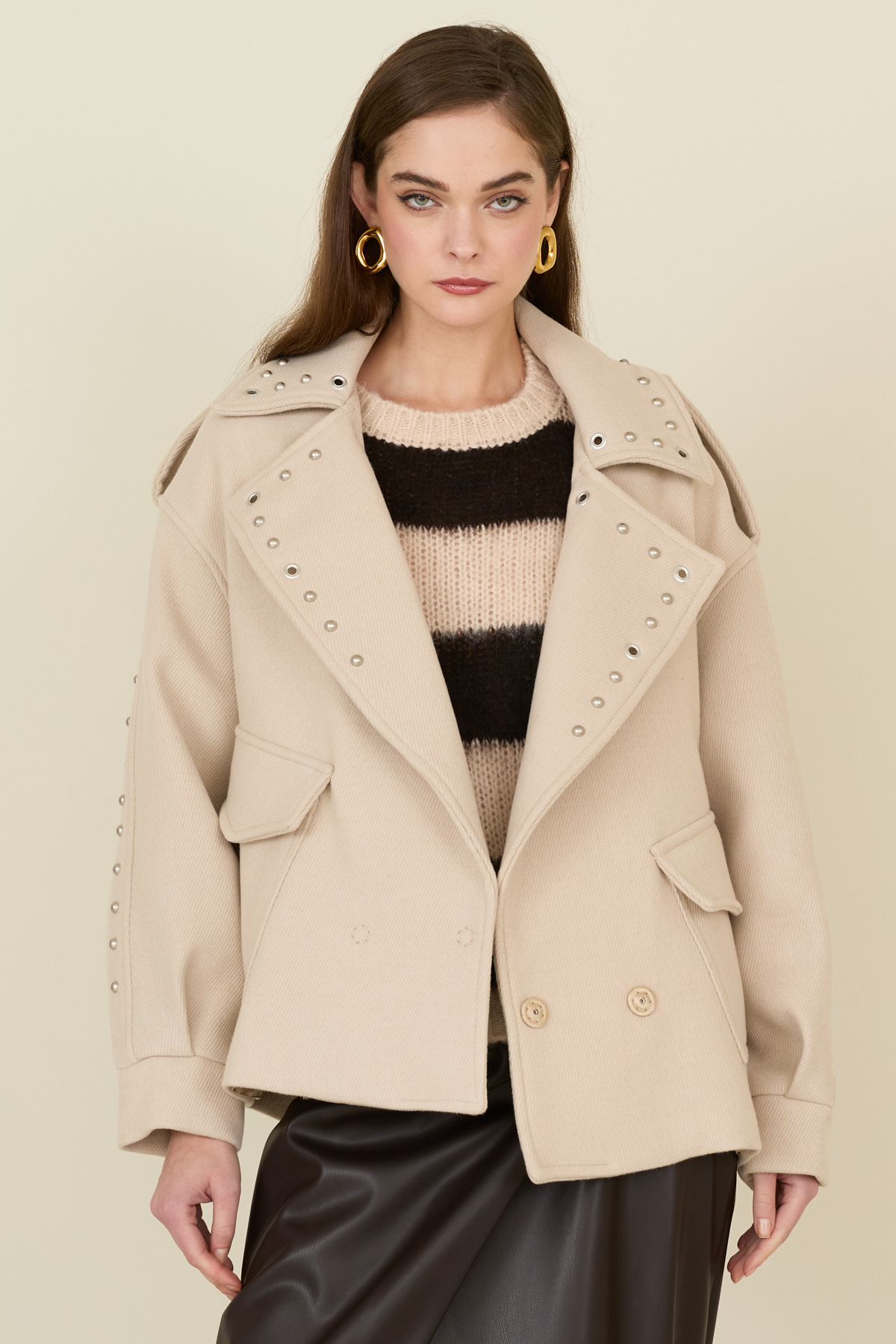 cappotto-con-borchie-m38f1191-51-webout.jpg