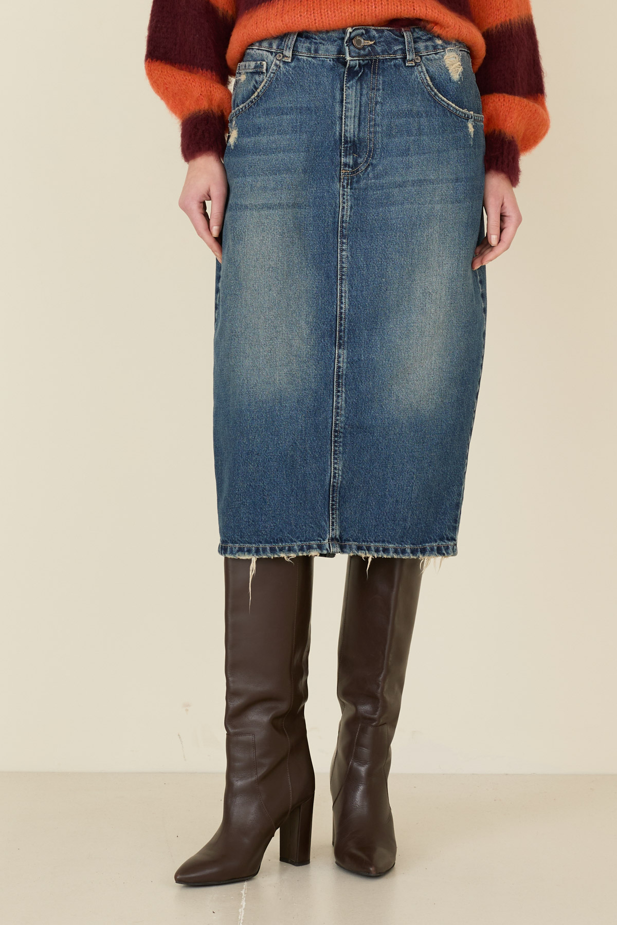 gonna-midi-in-denim-c38s0963-11-webout.jpg