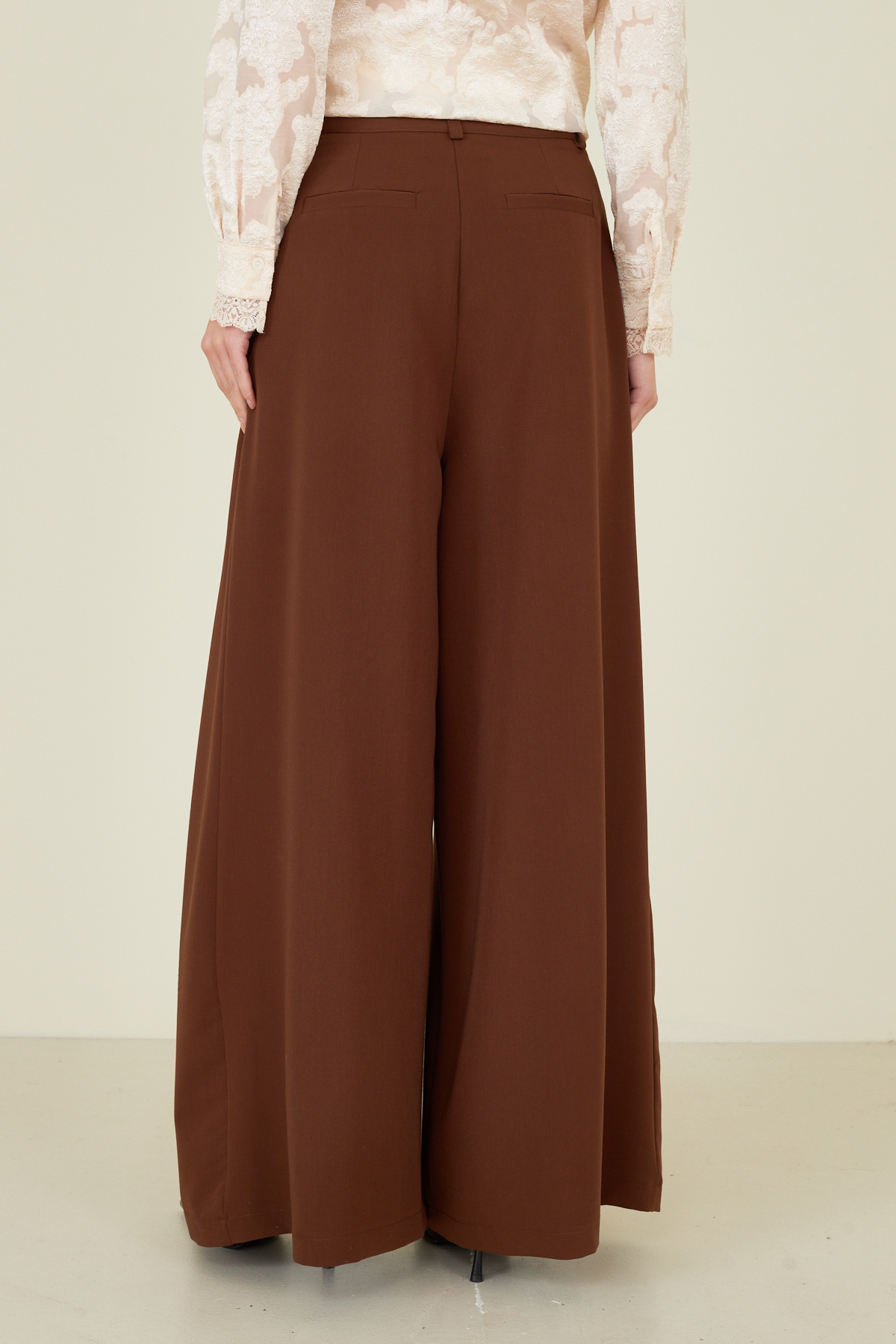 pantalone-con-riprese-d38n1325-187-webd.jpg