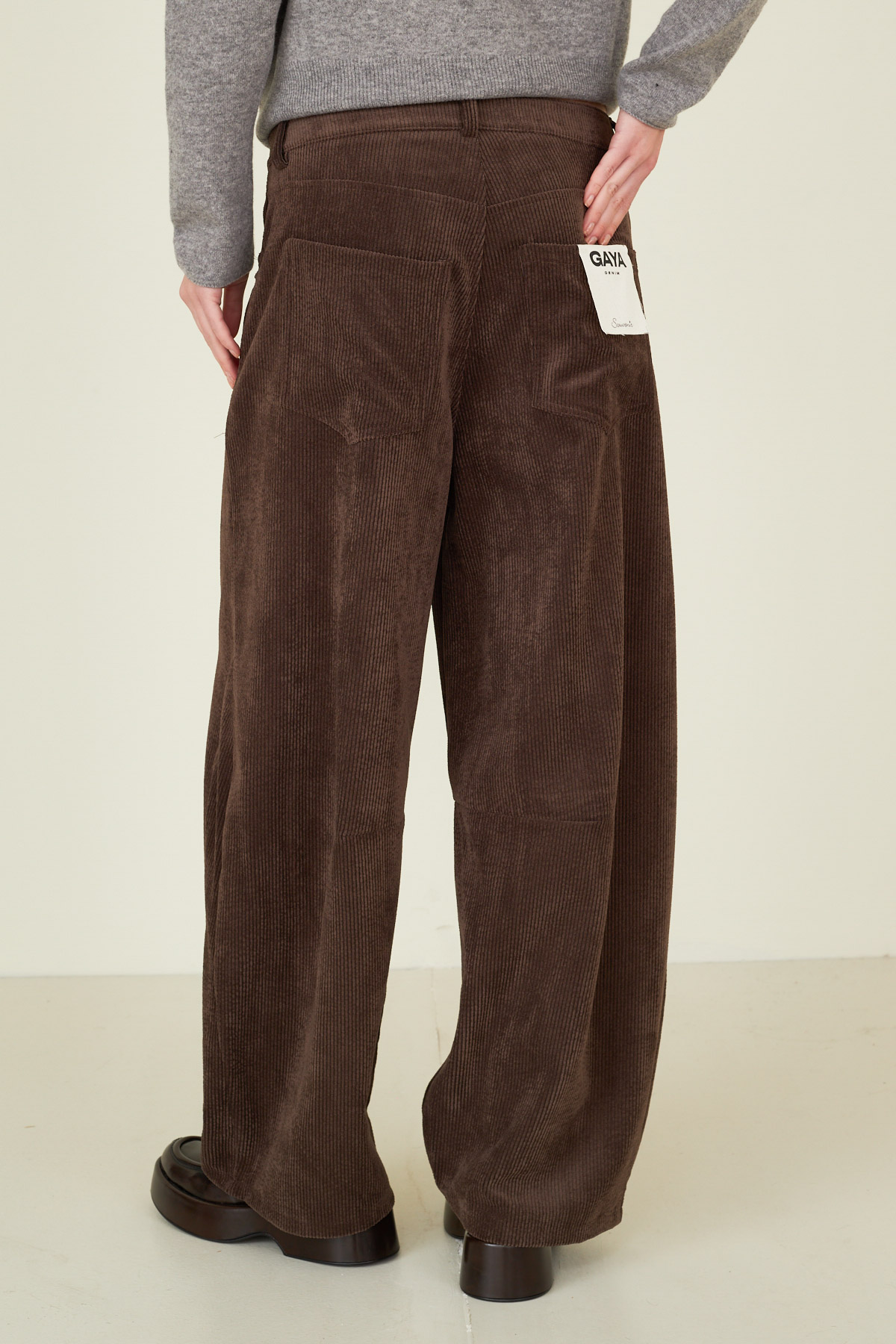 pantalone-gaya-in-velluto-m38f1397-07-webout.jpg
