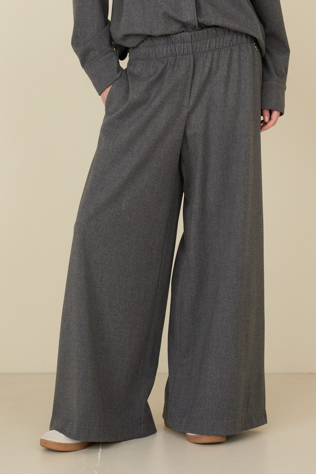 pantalone-in-flanella-m38f1525-40-webout.jpg