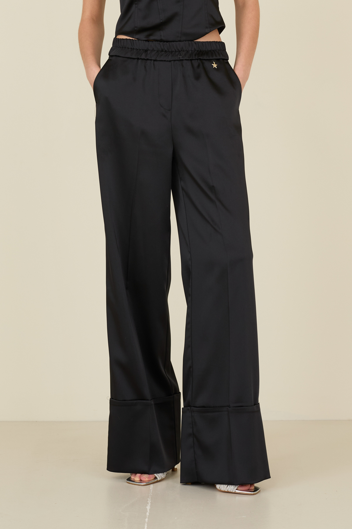 pantalone-in-raso-w38s1350-01-webout.jpg