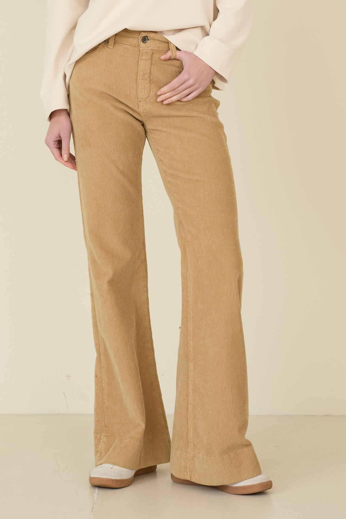 pantalone-in-velluto-a-costine-c38s0668-552-weba.jpg