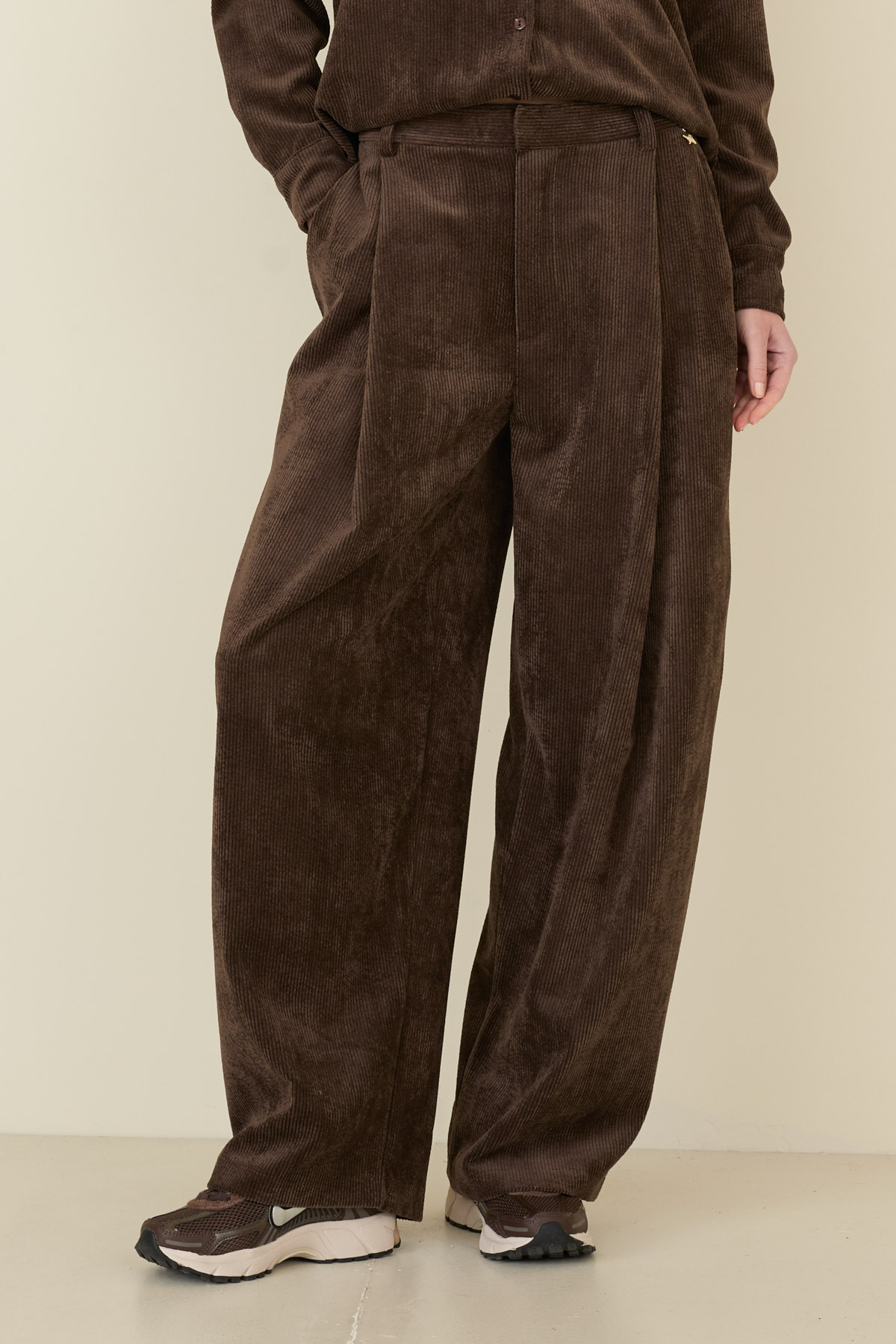 pantalone-in-velluto-m38f1563-07-webd.jpg