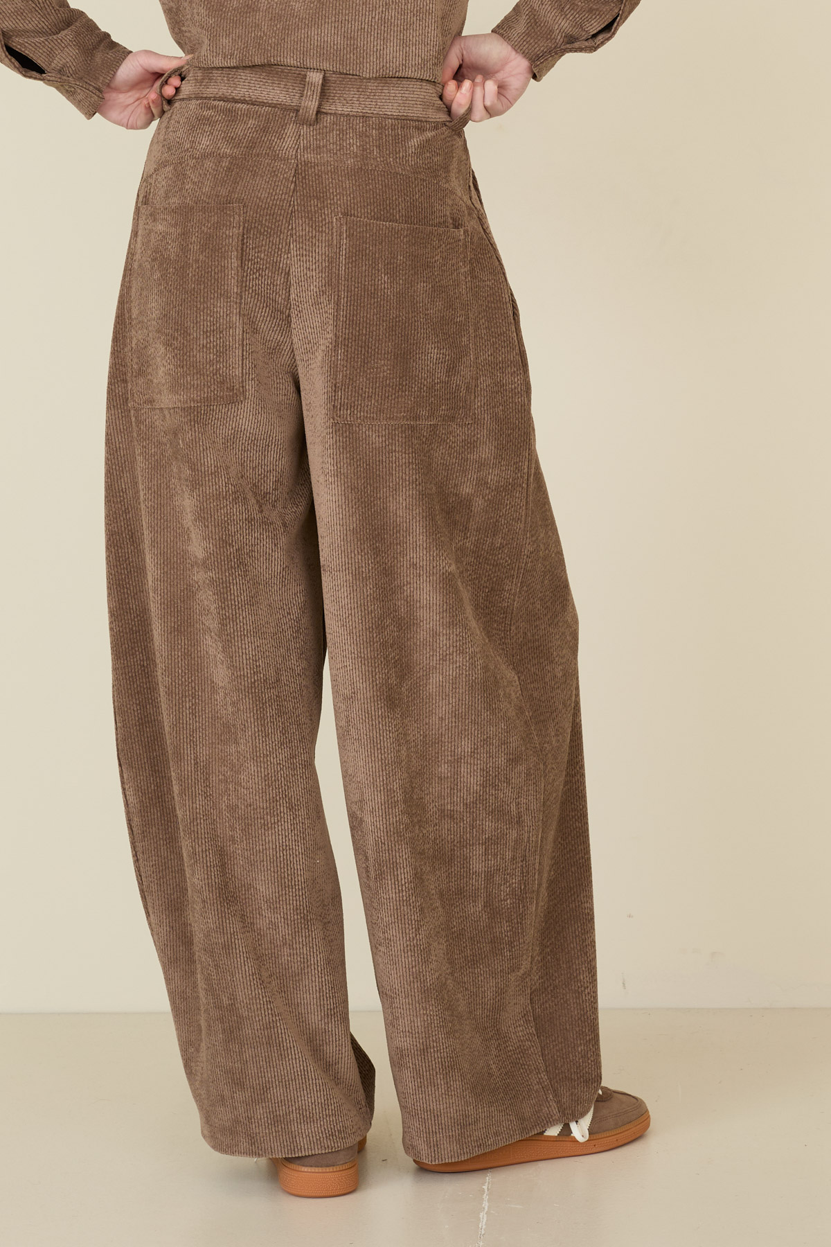 pantalone-in-velluto-m38f1563-226-webf.jpg