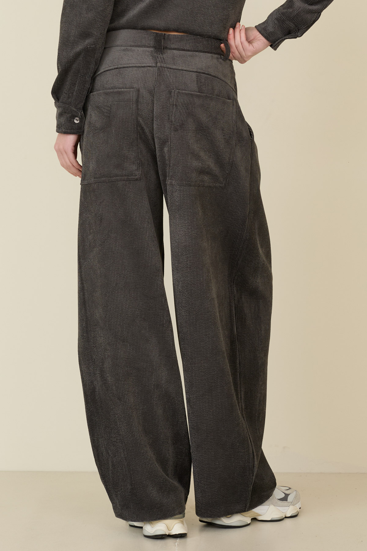 pantalone-in-velluto-m38f1563-28-webd.jpg