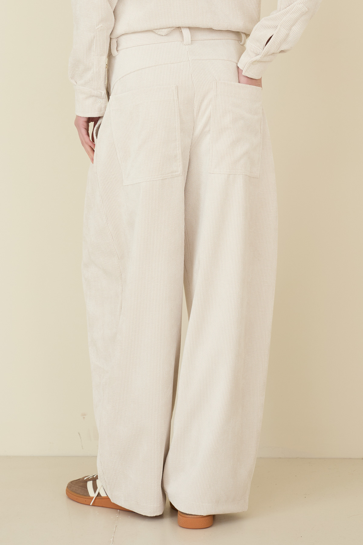 pantalone-in-velluto-m38f1563-51-webd.jpg