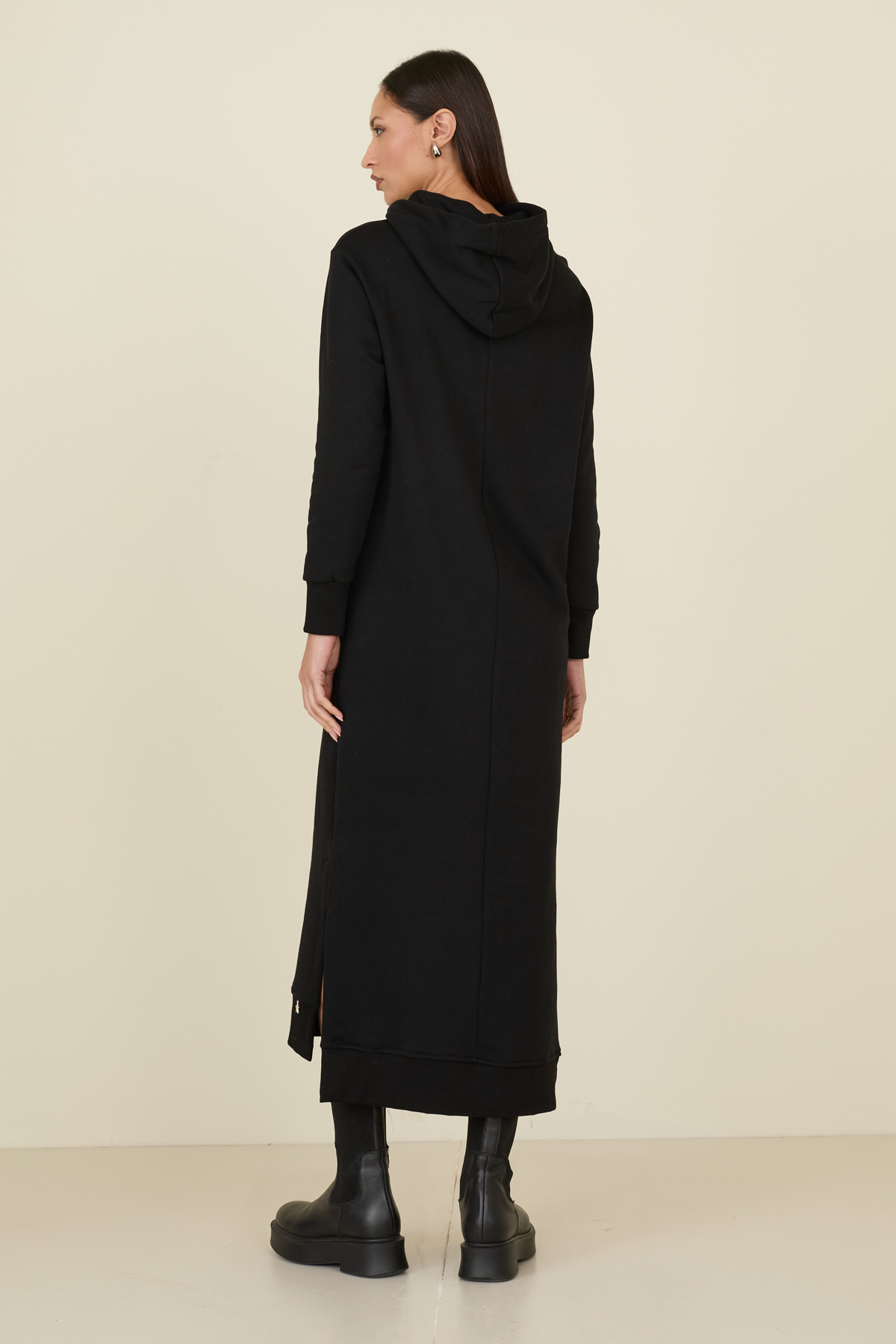 abito-lungo-con-cappuccio-m38f1611-01-webd.jpg