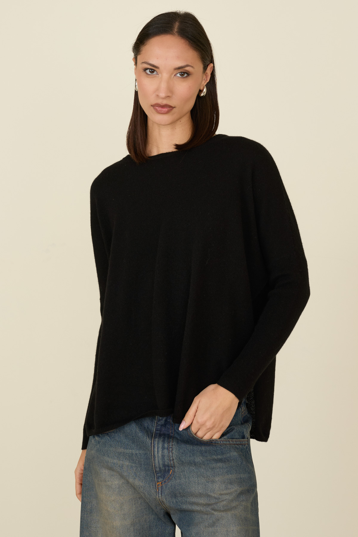 magalia-in-cashmere-b38d1566-01-webout.jpg