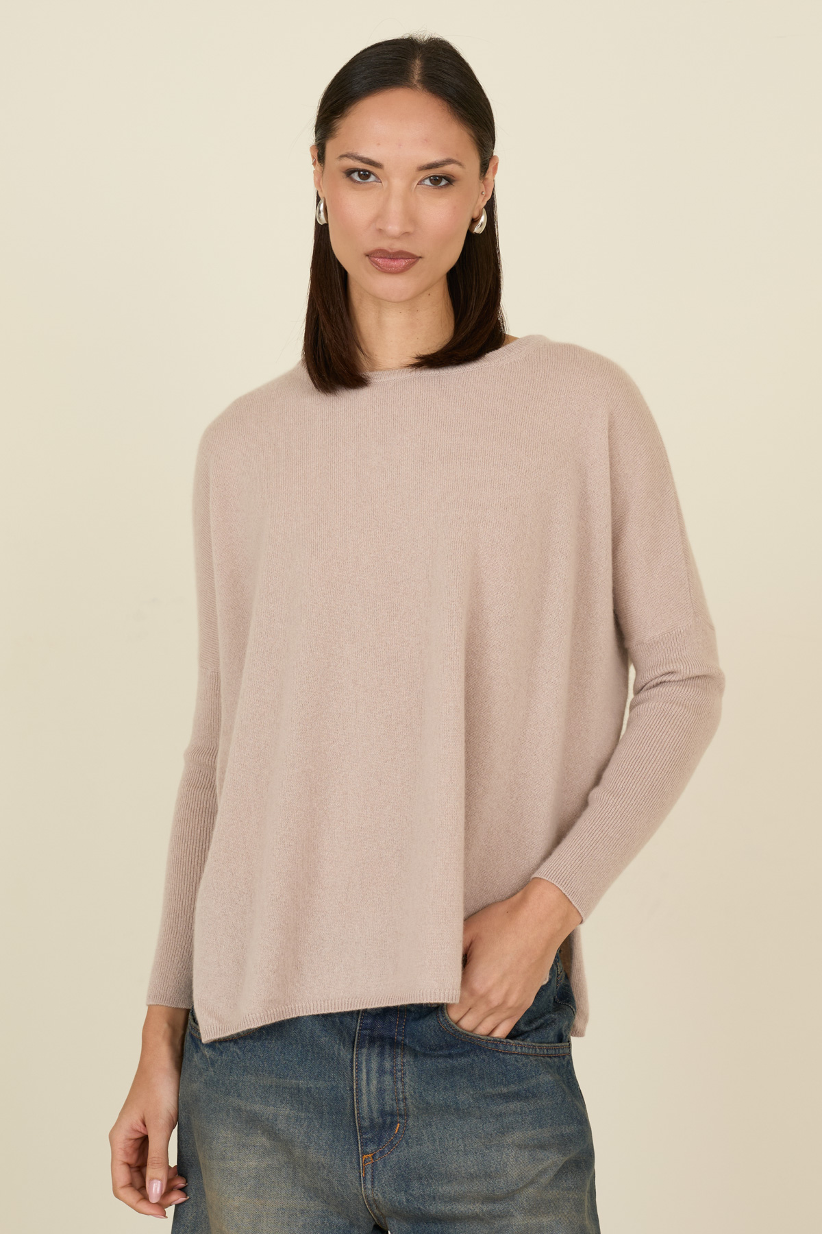 magalia-in-cashmere-b38d1566-72-weba.jpg