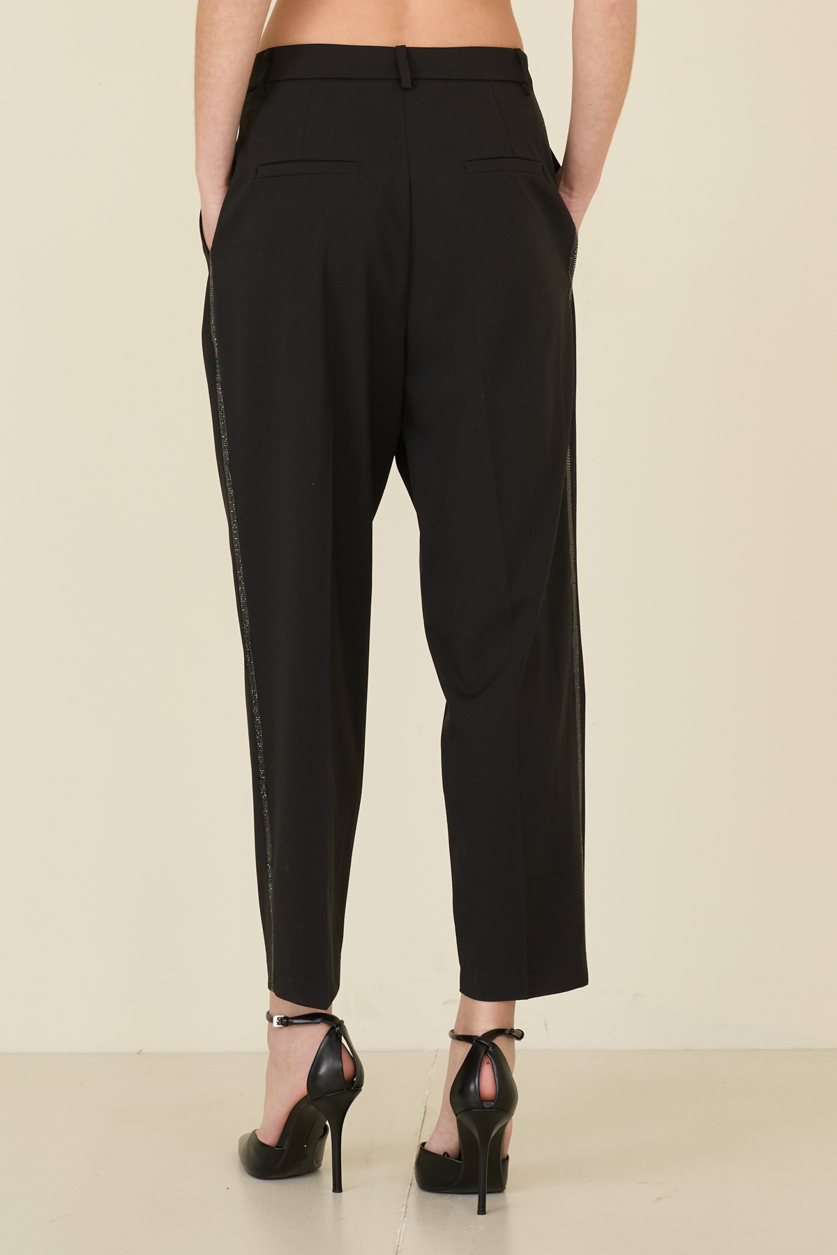 pantalone-con-bande-laterali-m38f1519-01-webf.jpg