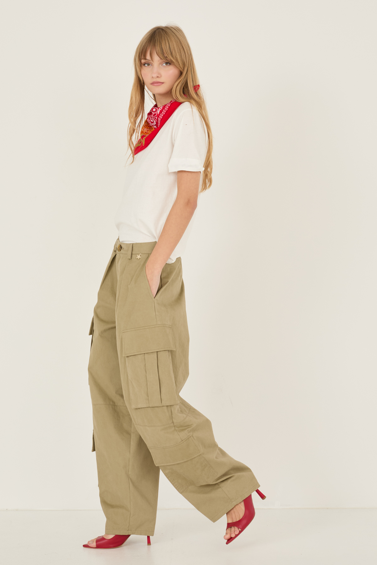 pantalone-cargo-in-cotone-con-tasche-m39f0726-358-webd.jpg
