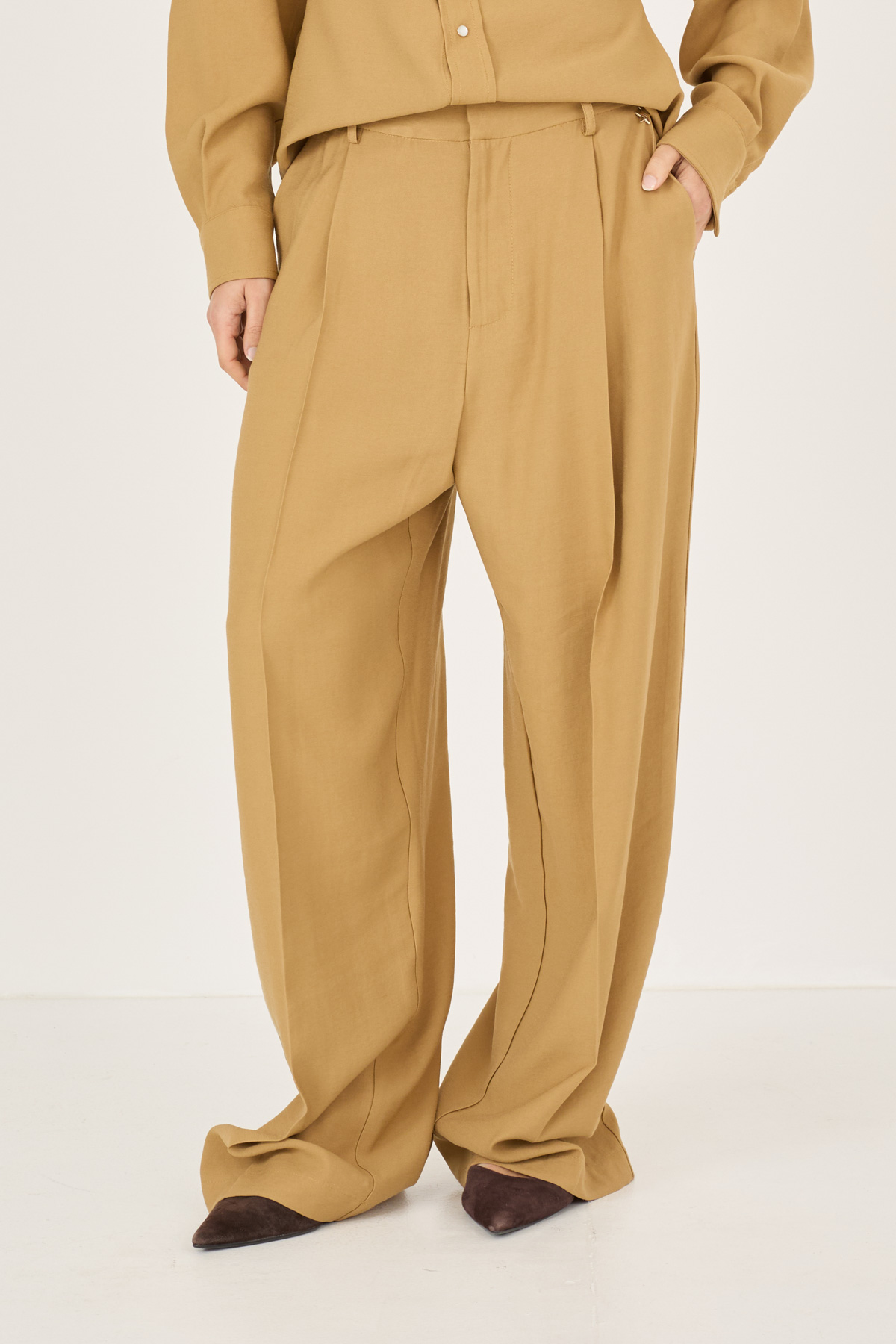 pantalone-con-riprese-s39m0799-302-webd.jpg