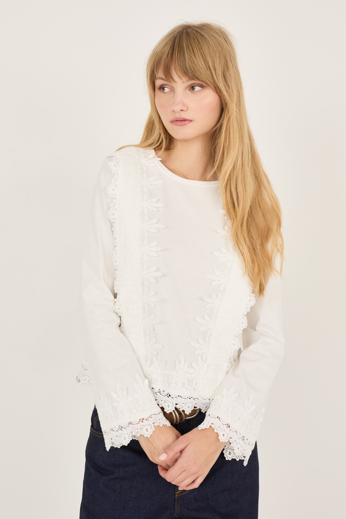 t-shirt-in-cotone-con-inserti-macrame-s39m0745-02-webf.jpg