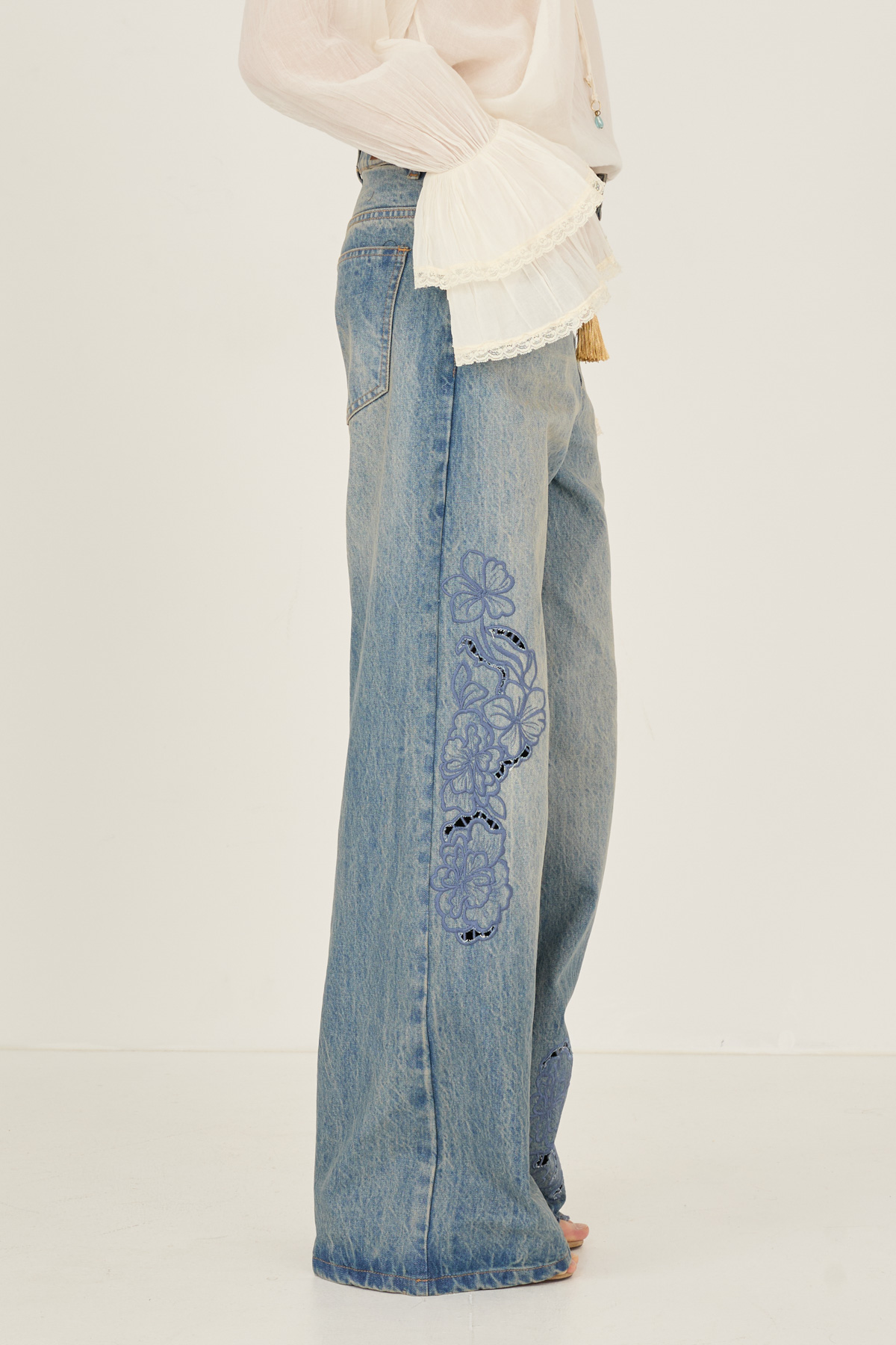 jeans-con-ricami-m39f1228-11-webd.jpg
