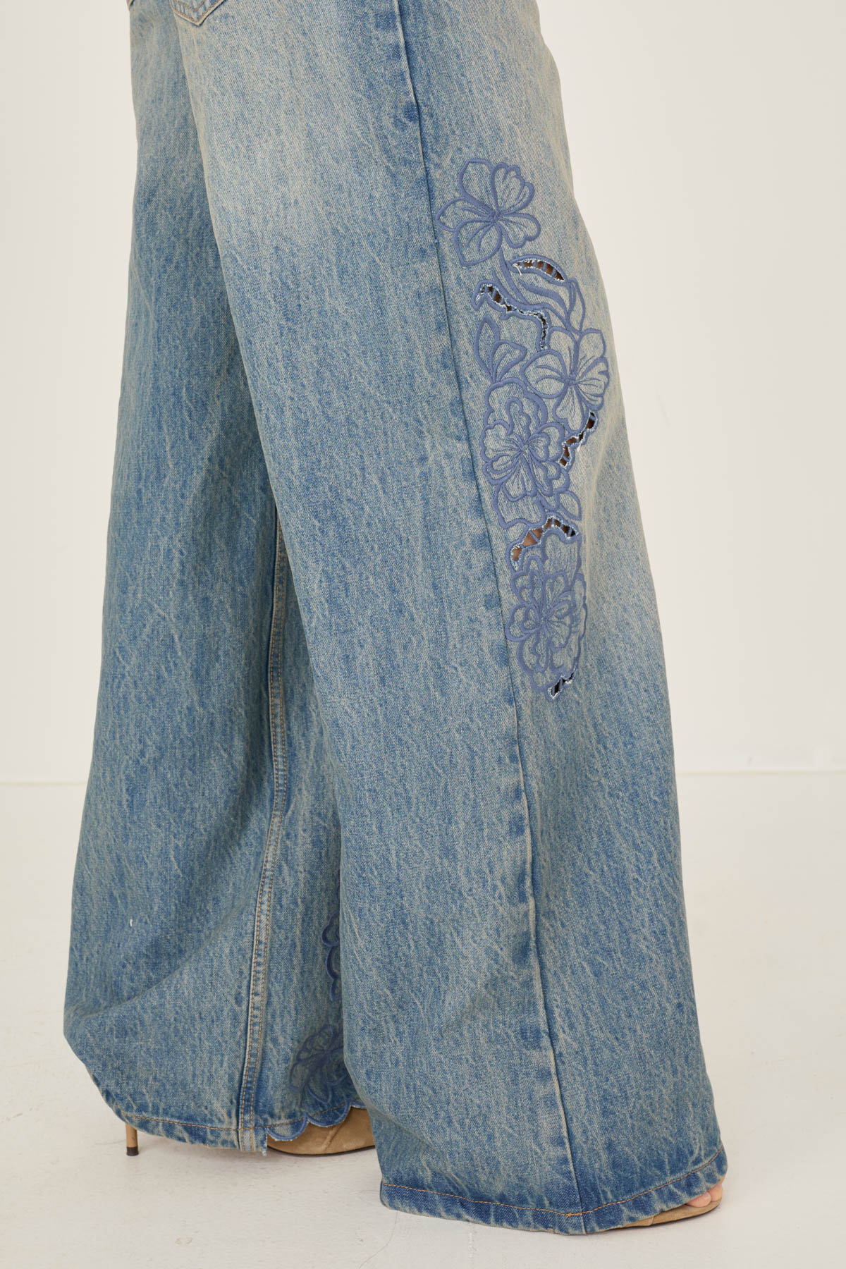 jeans-con-ricami-m39f1228-11-webf.jpg