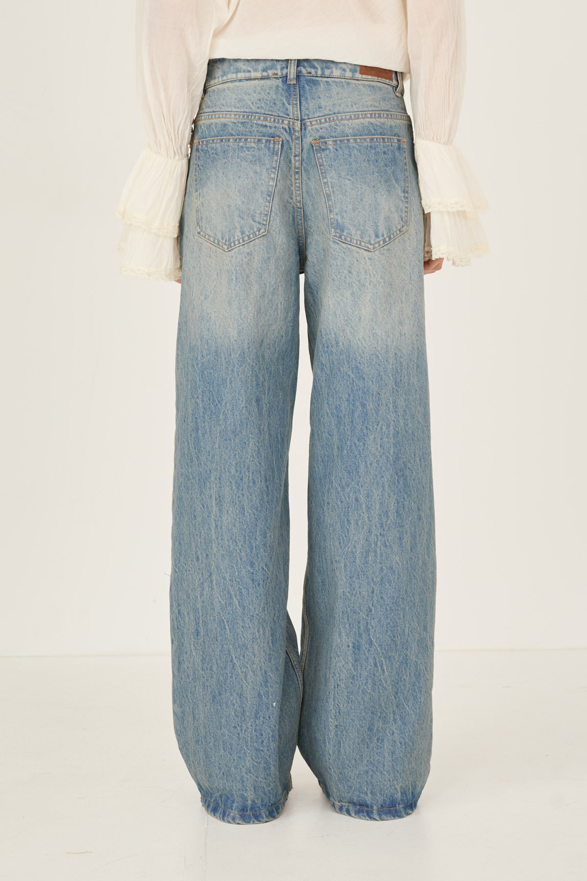 jeans-con-ricami-m39f1228-11-webl.jpg