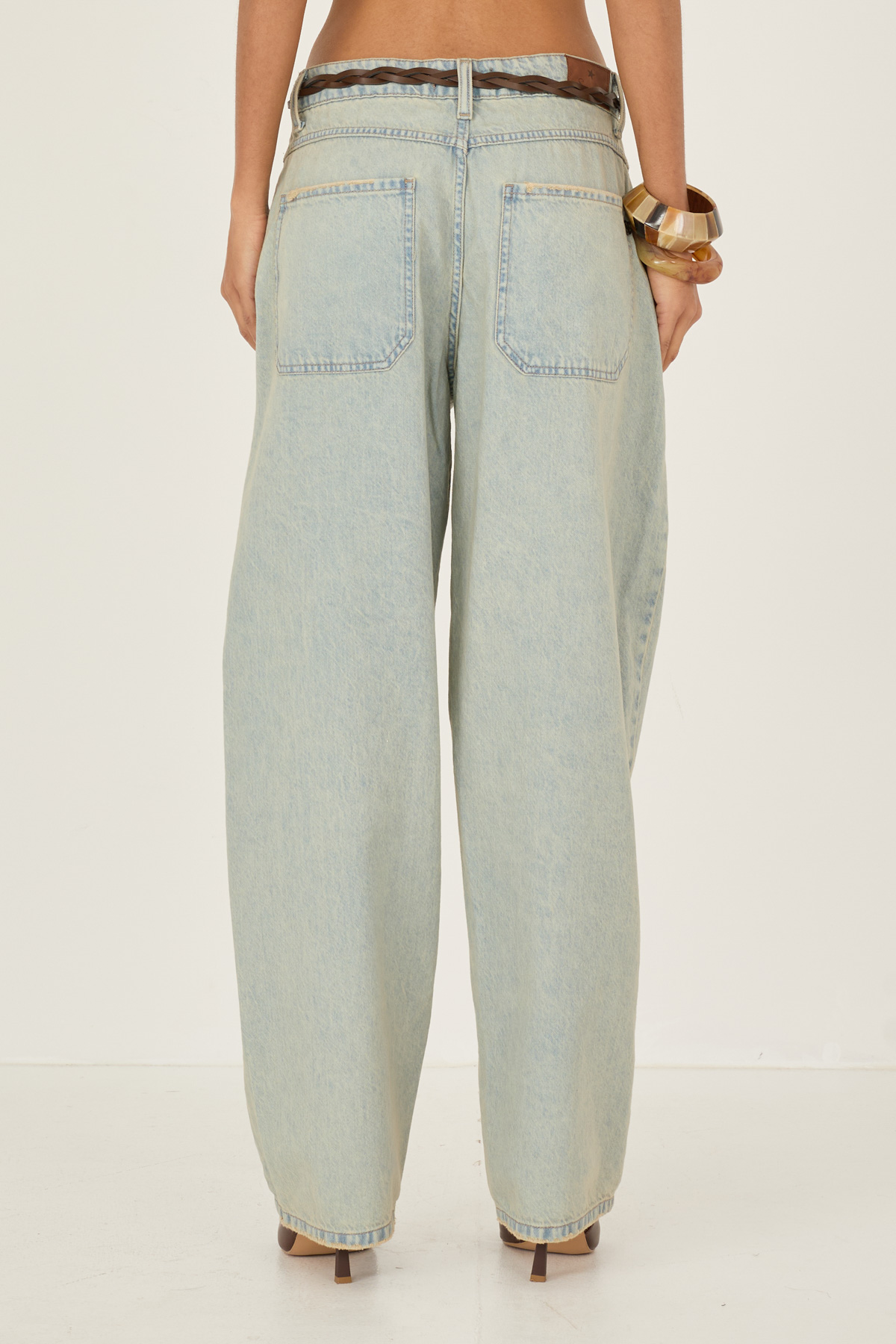 jeans-lavaggio-chiaro-c39s0793-11-webout.jpg