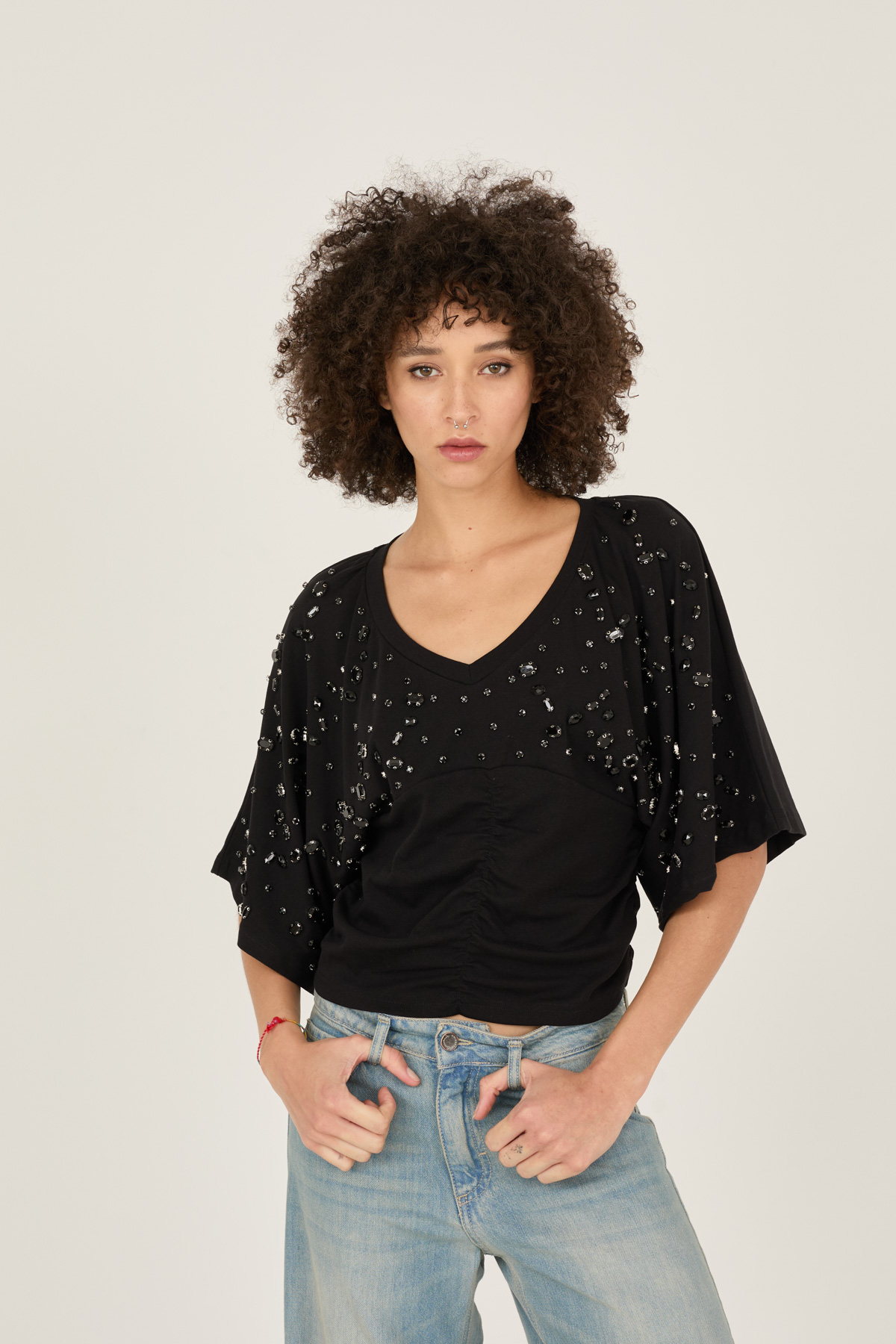 t-shirt-in-cotone-con-strass-v39a0431-01-weba.jpg