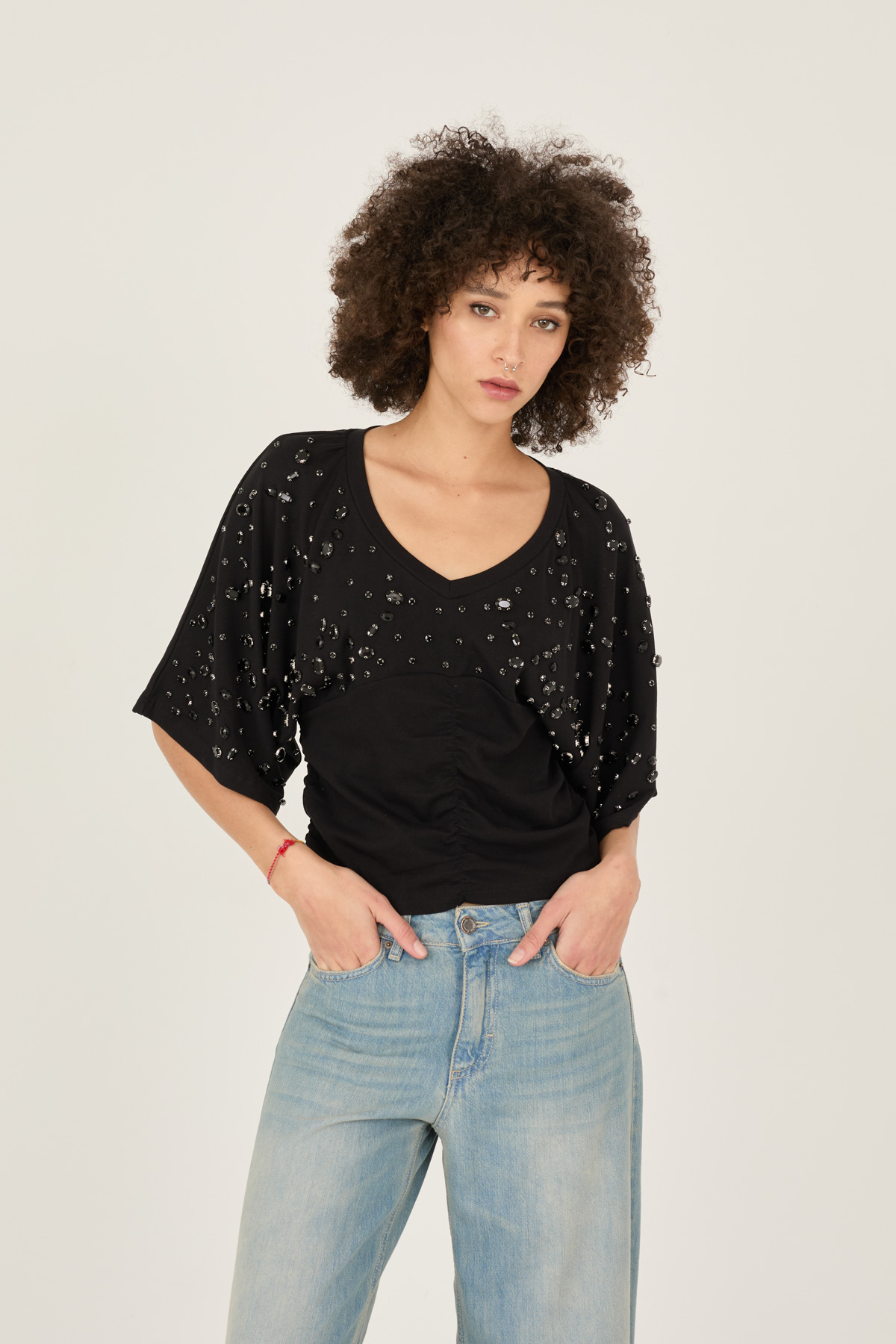 t-shirt-in-cotone-con-strass-v39a0431-01-webd.jpg