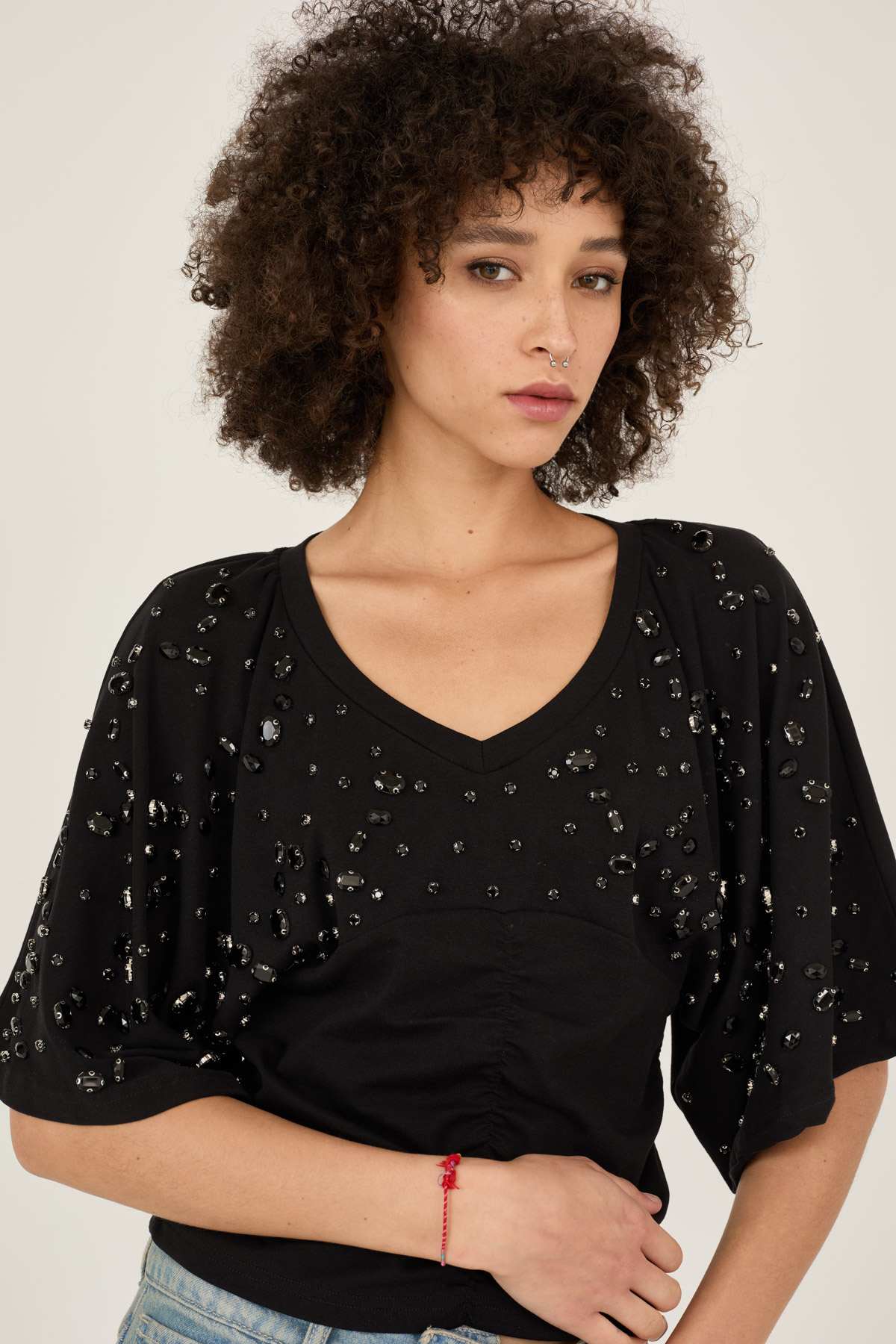 t-shirt-in-cotone-con-strass-v39a0431-01-webout.jpg