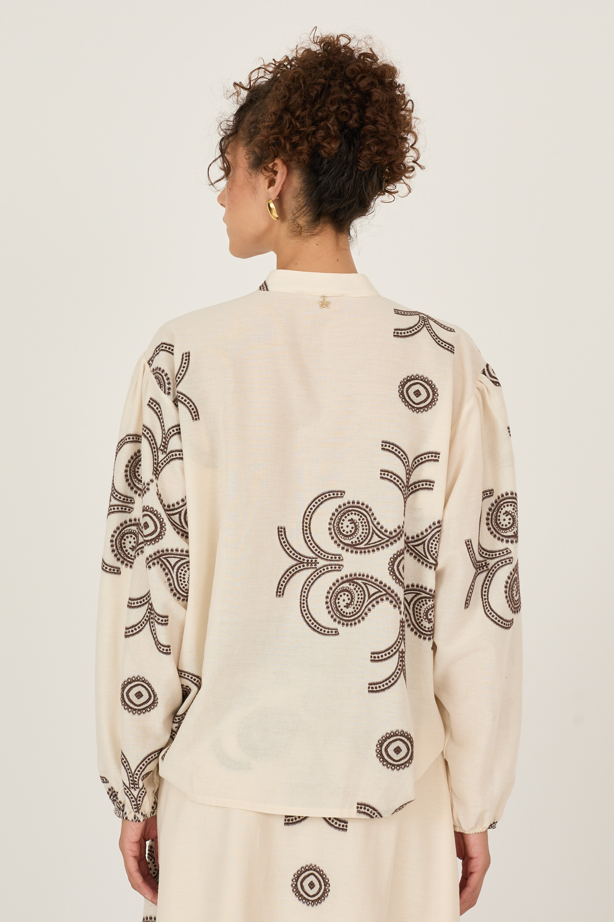 blusa-con-ricami-s39m1745-74-webd.jpg