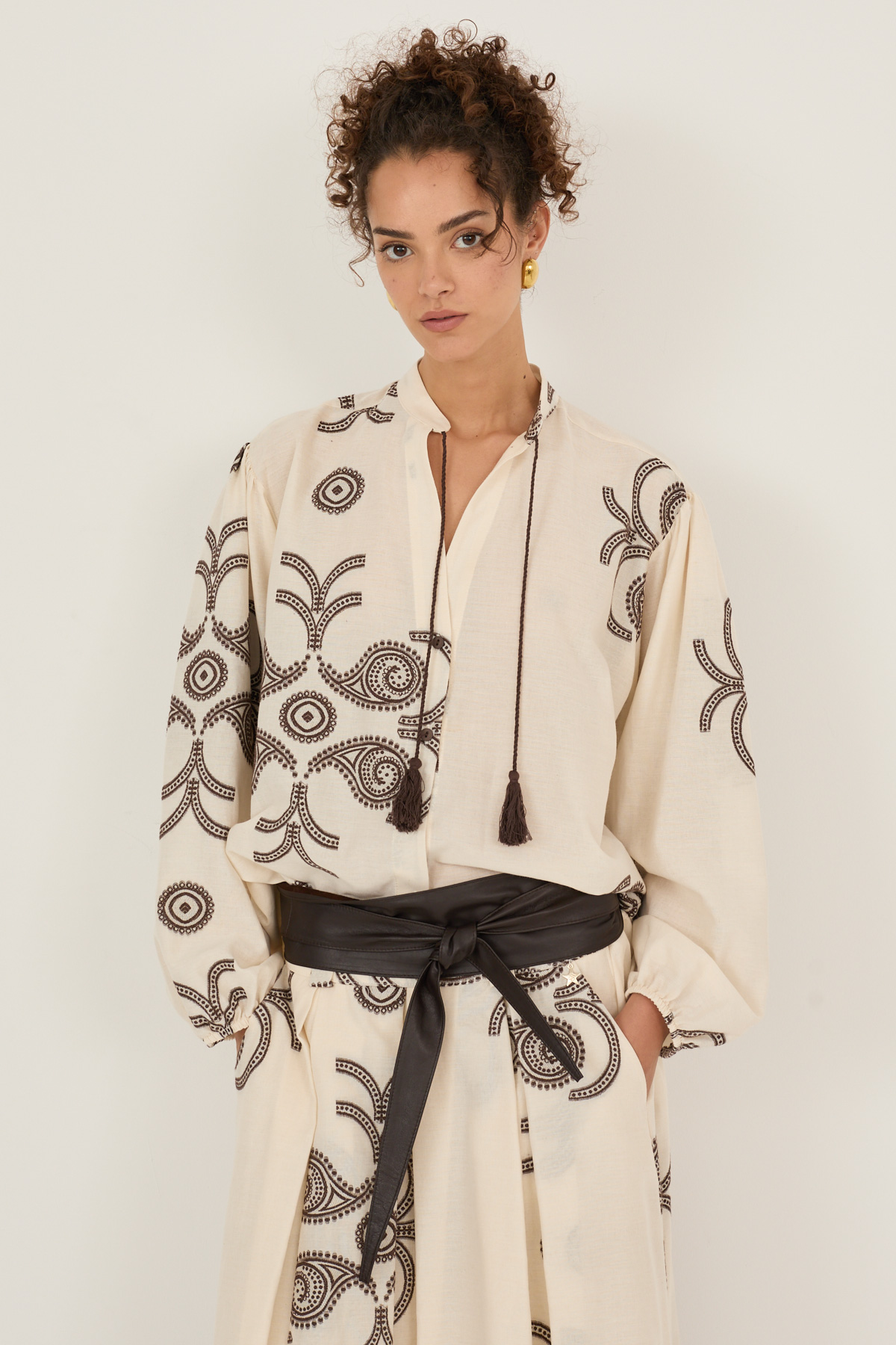 blusa-con-ricami-s39m1745-74-webf.jpg