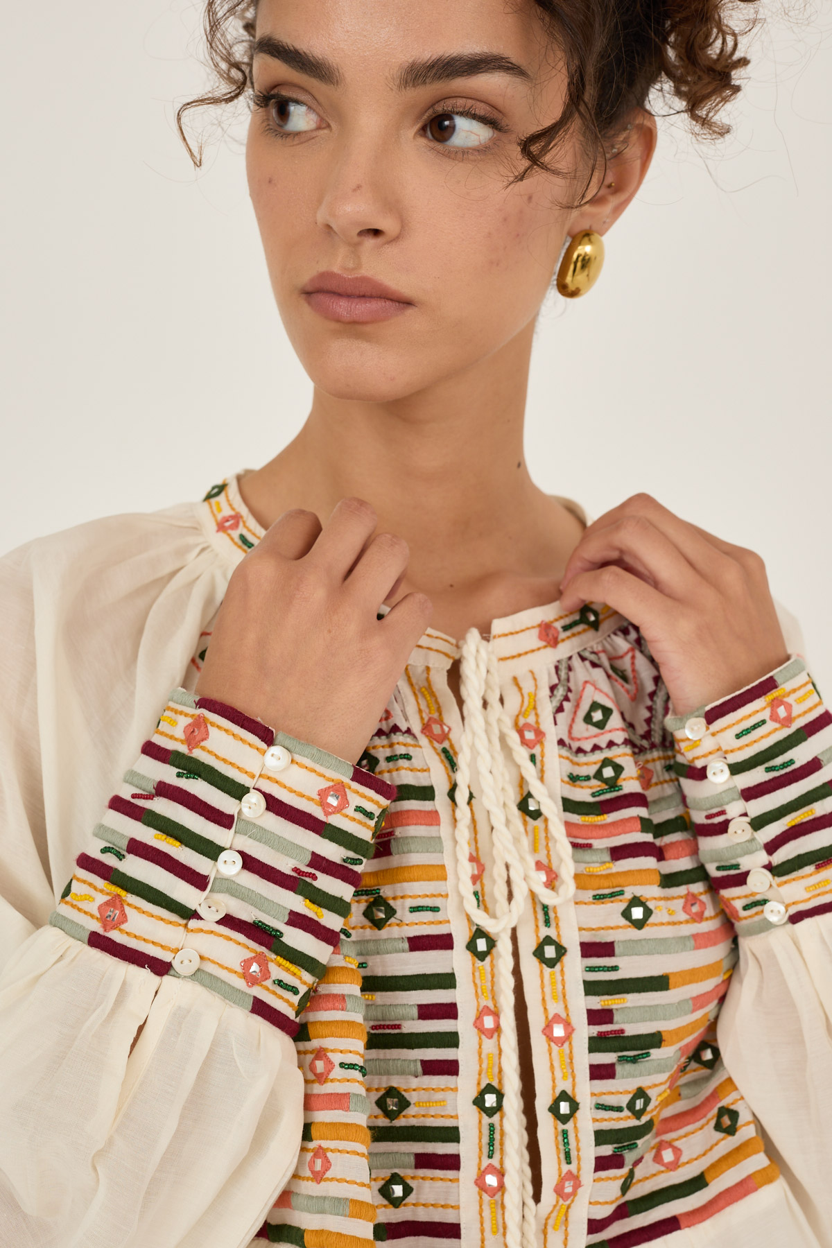 camicia-con-applicazioni-x39k1493-34-webout.jpg
