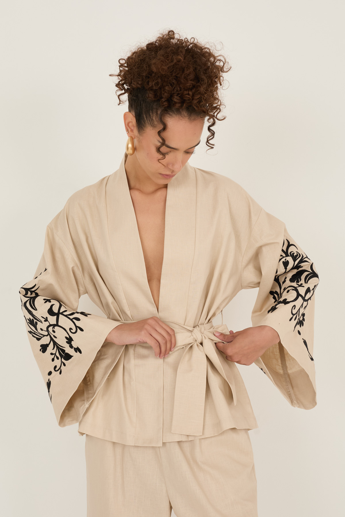 kimono-in-cotone-e-lino-con-ricami-m39f1753-76-weba.jpg