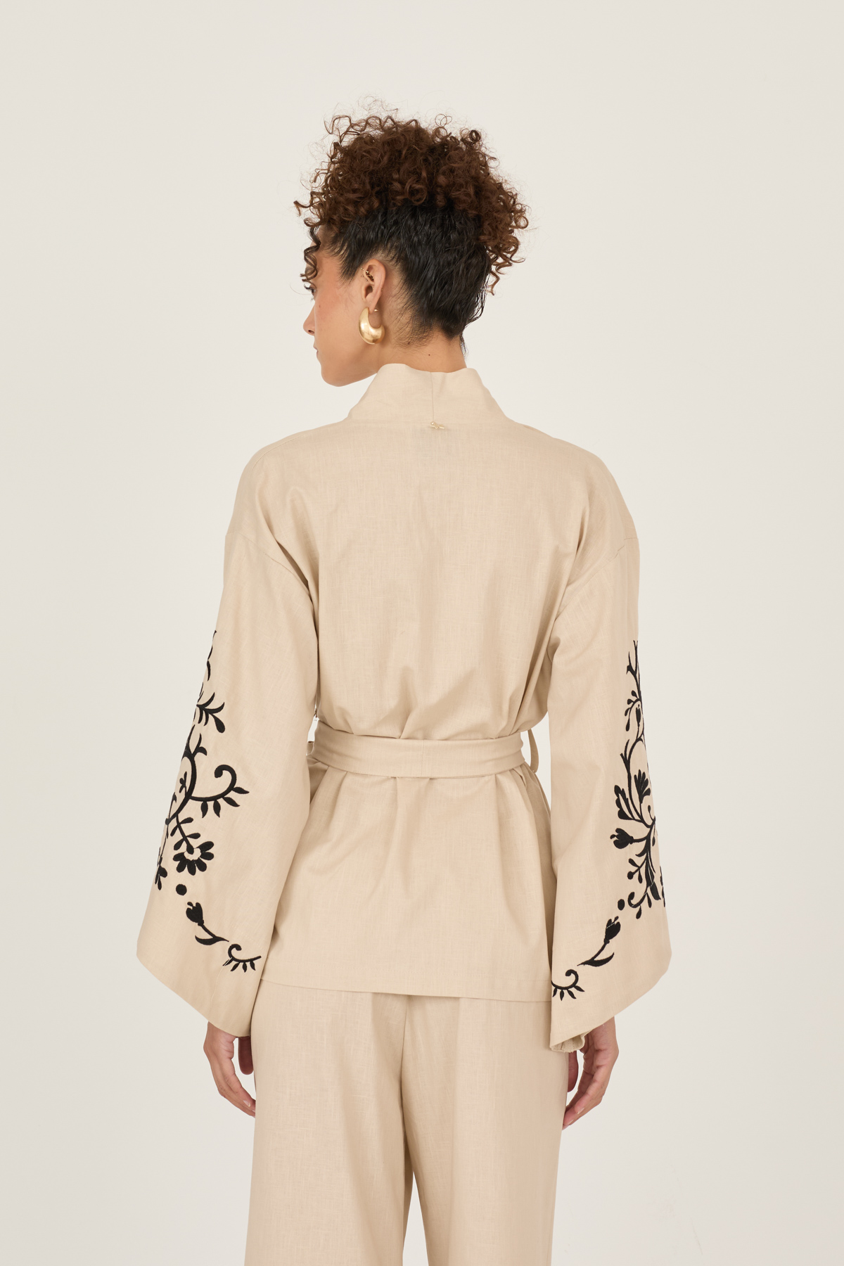 kimono-in-cotone-e-lino-con-ricami-m39f1753-76-webd.jpg
