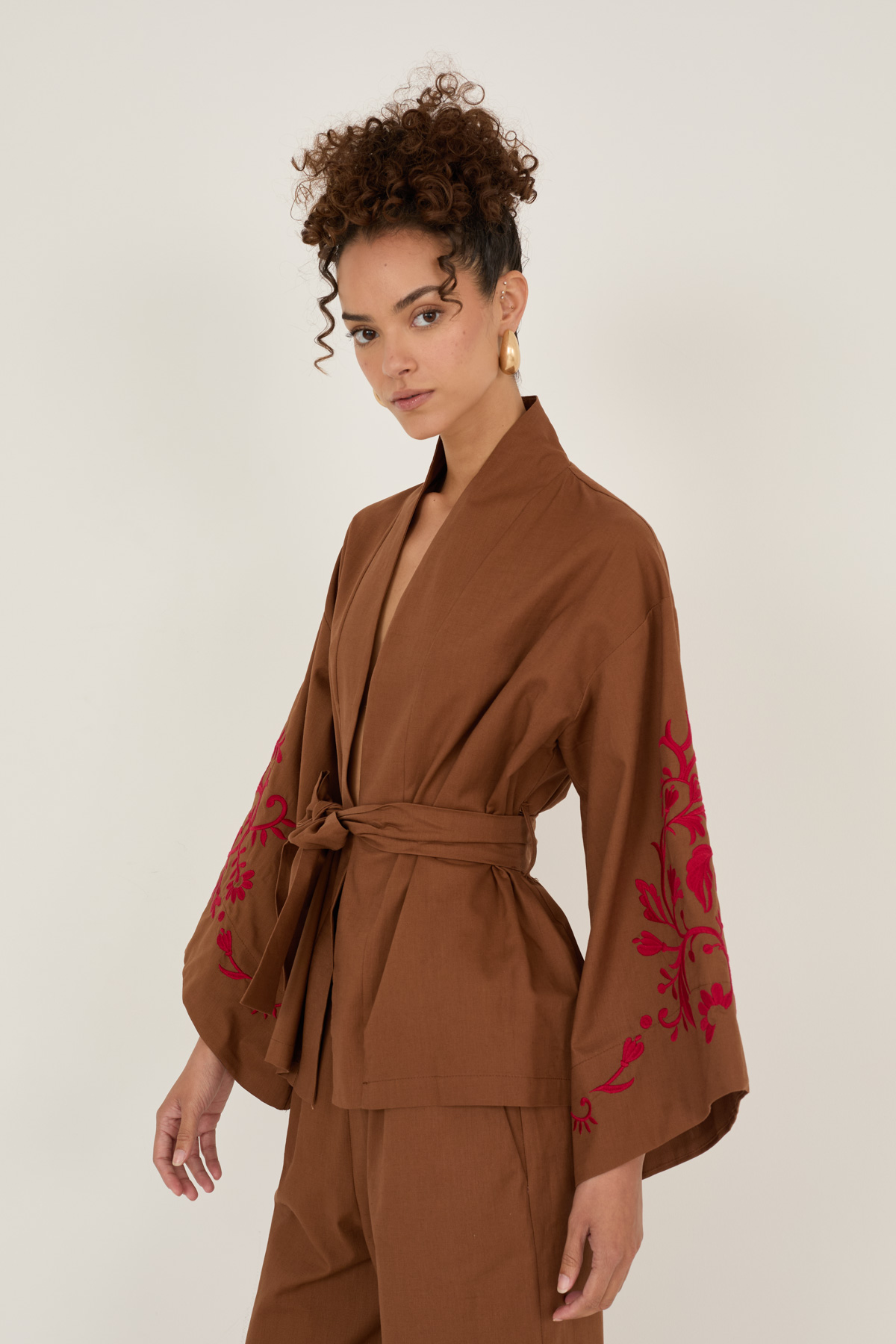 kimono-in-cotone-e-lino-con-ricami-m39f1753-98-webd.jpg