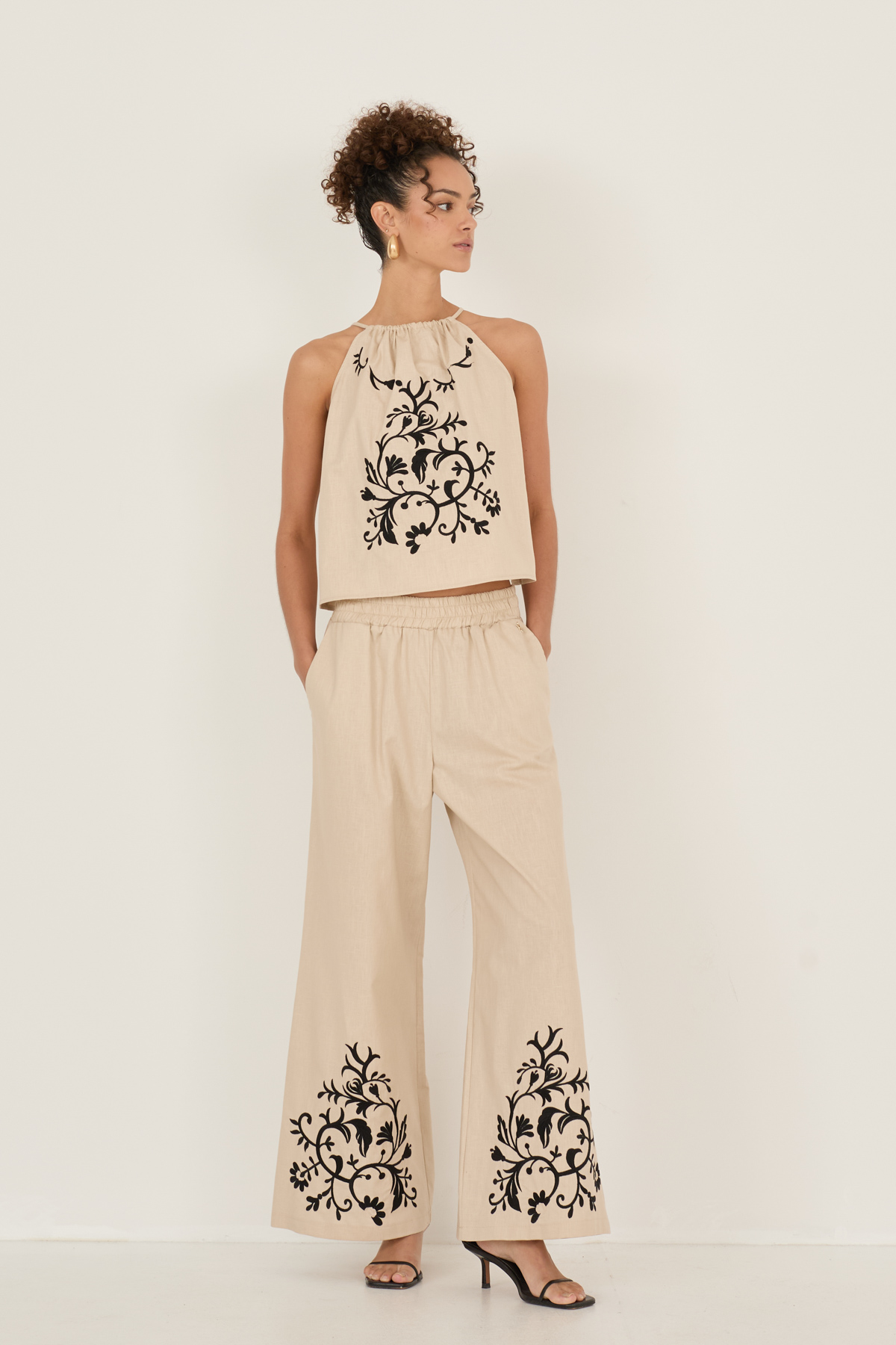 pantalone-in-cotone-e-lino-con-ricami-m39f1755-76-weba.jpg