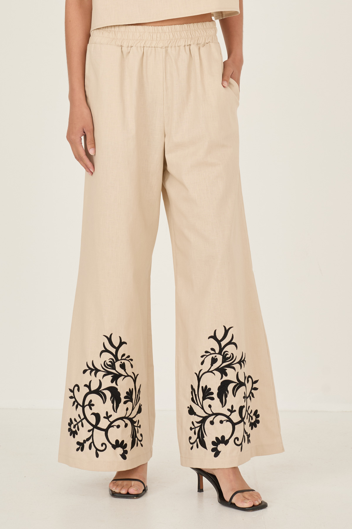 pantalone-in-cotone-e-lino-con-ricami-m39f1755-76-webout.jpg