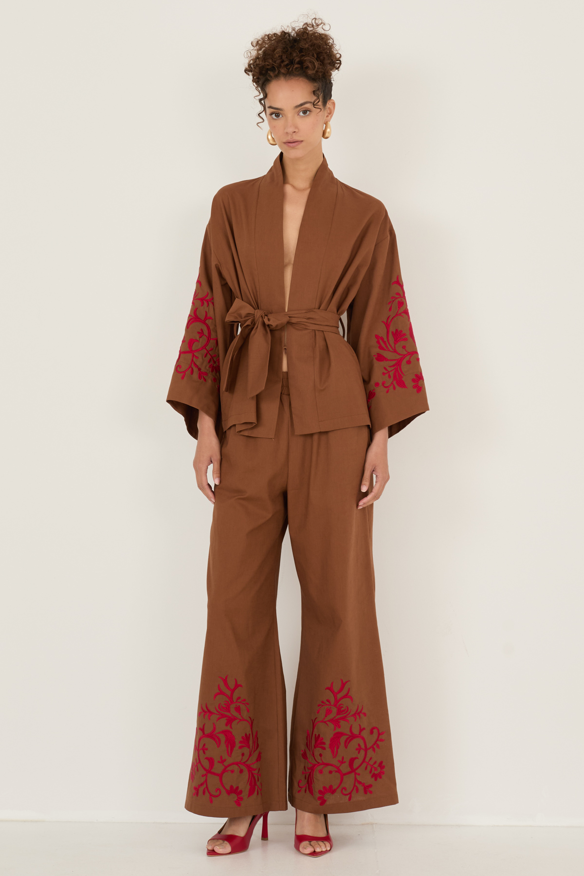 pantalone-in-cotone-e-lino-con-ricami-m39f1755-98-webd.jpg
