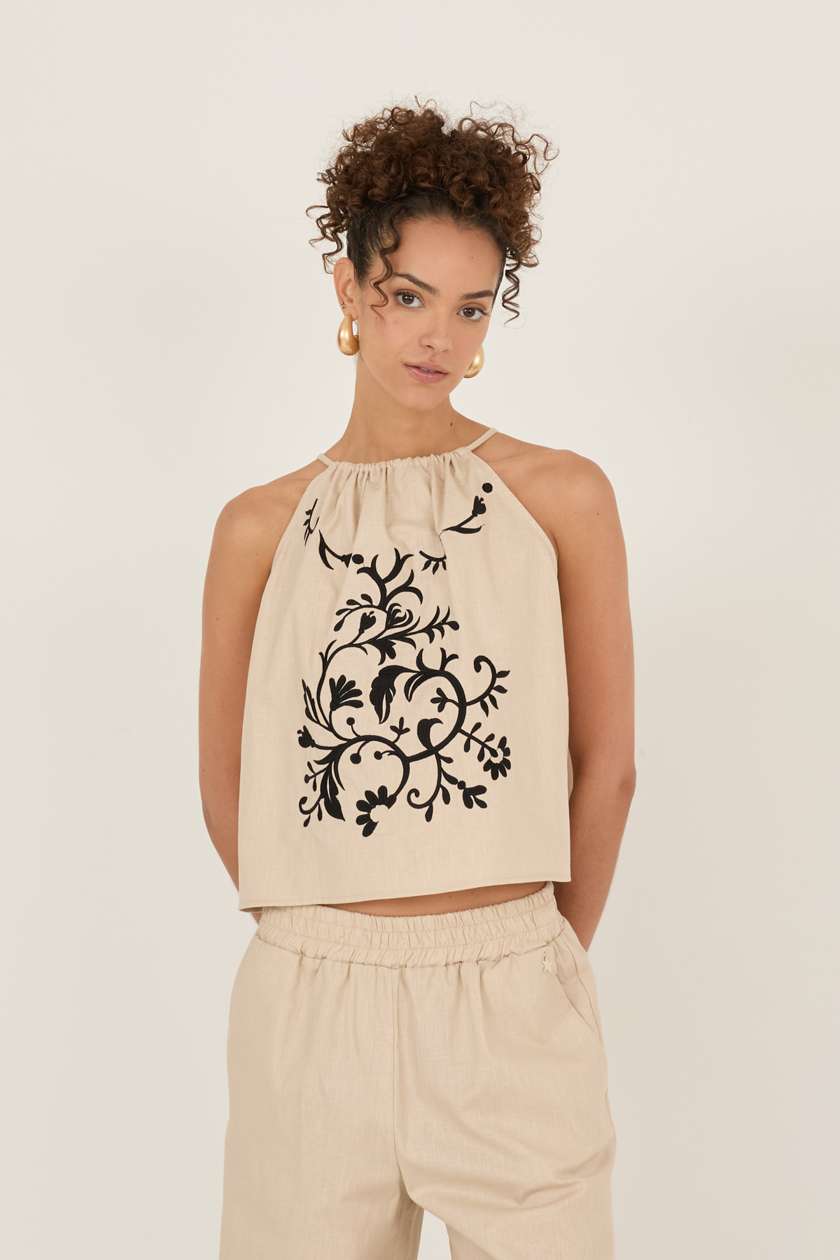 top-in-cotone-e-lino-con-ricami-m39f1754-76-webout.jpg
