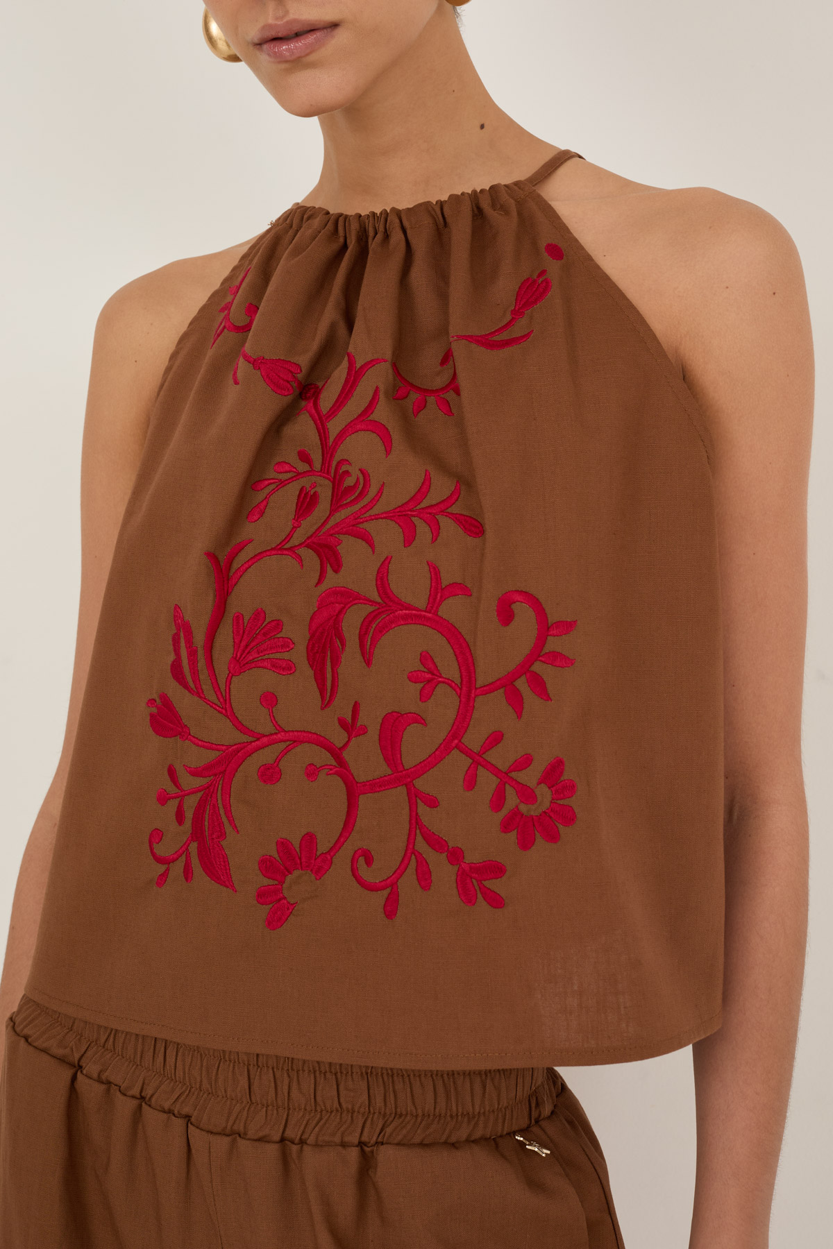 top-in-cotone-e-lino-con-ricami-m39f1754-98-webd.jpg