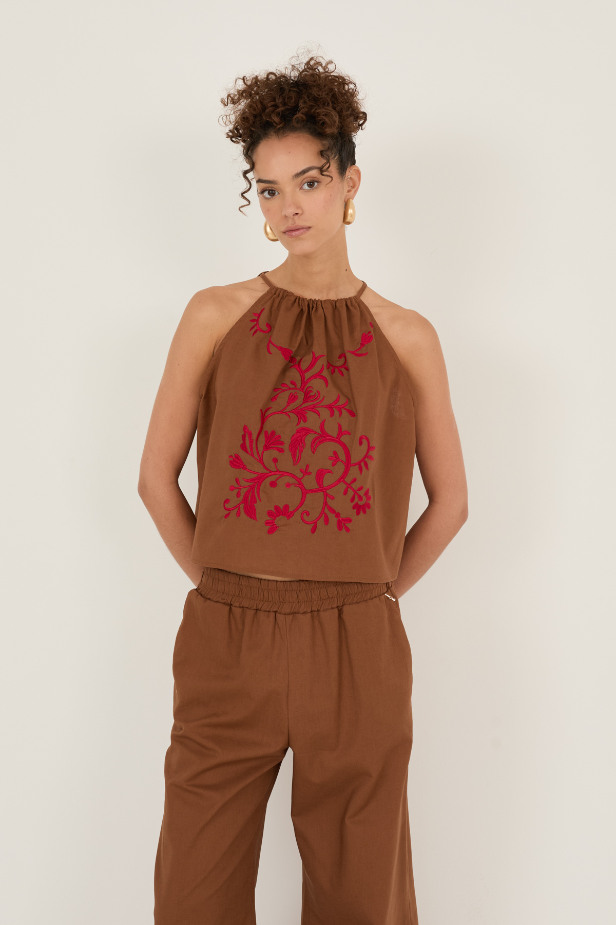 top-in-cotone-e-lino-con-ricami-m39f1754-98-webout.jpg
