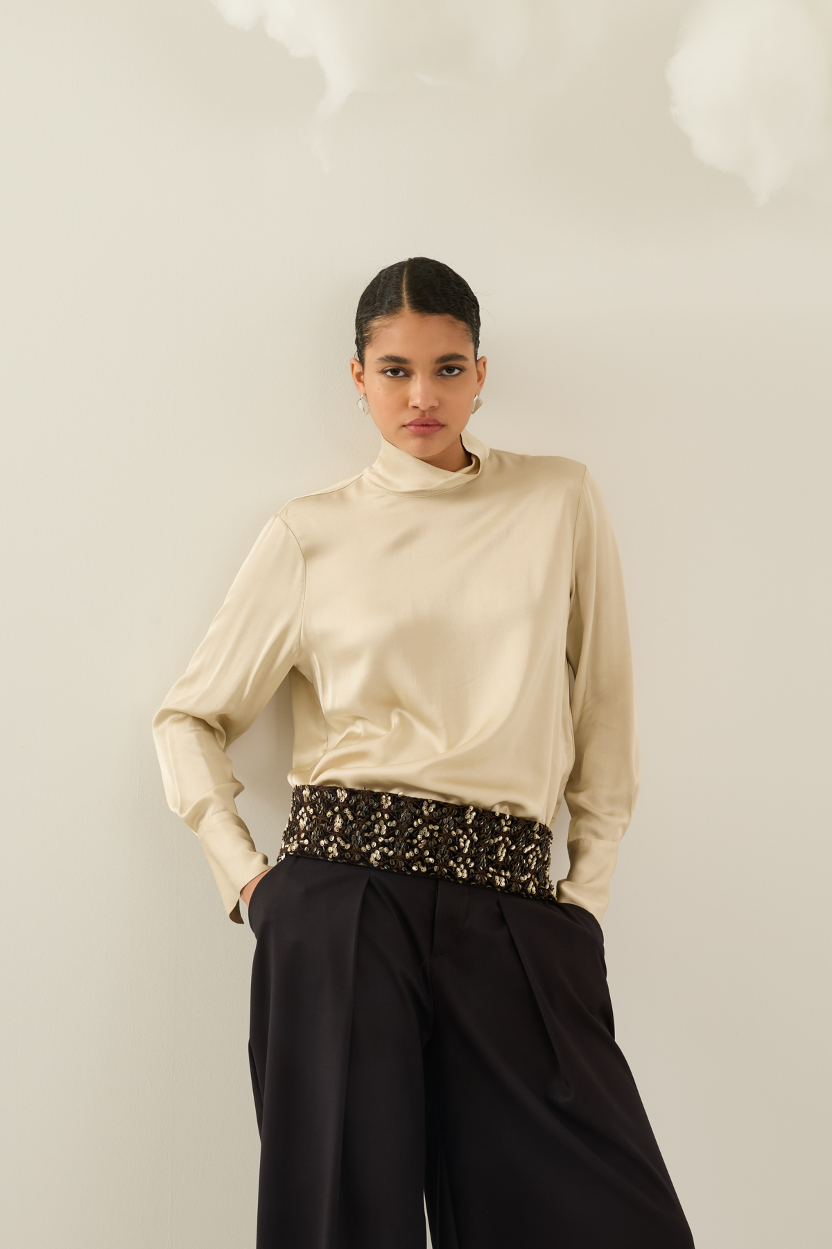 blusa-a-collo-alto-w40f0017-556-webout.jpg