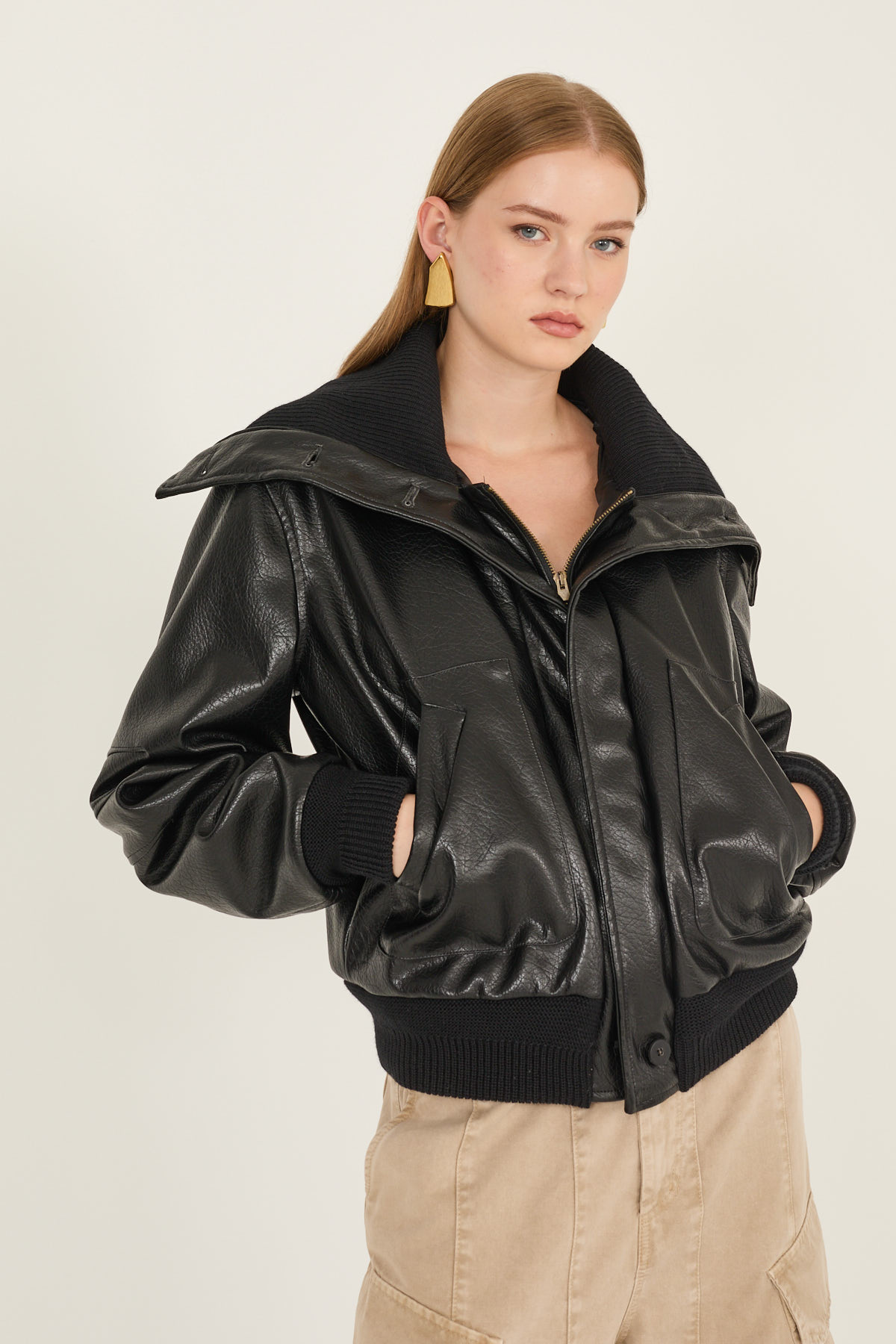 bomber-in-ecopelle-con-dettagli-in-maglia-m40f0605-01-weba.jpg