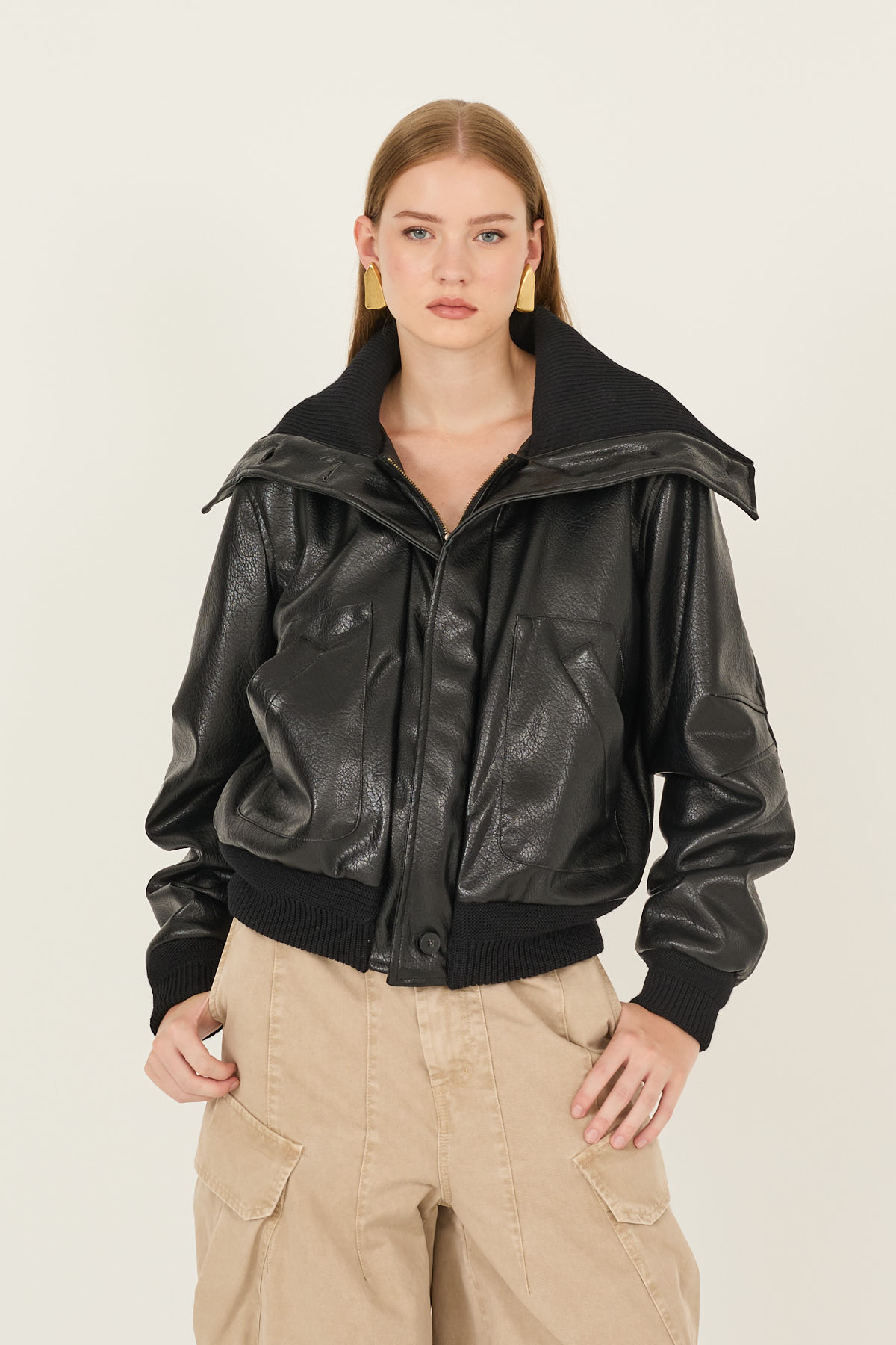 bomber-in-ecopelle-con-dettagli-in-maglia-m40f0605-01-webd.jpg