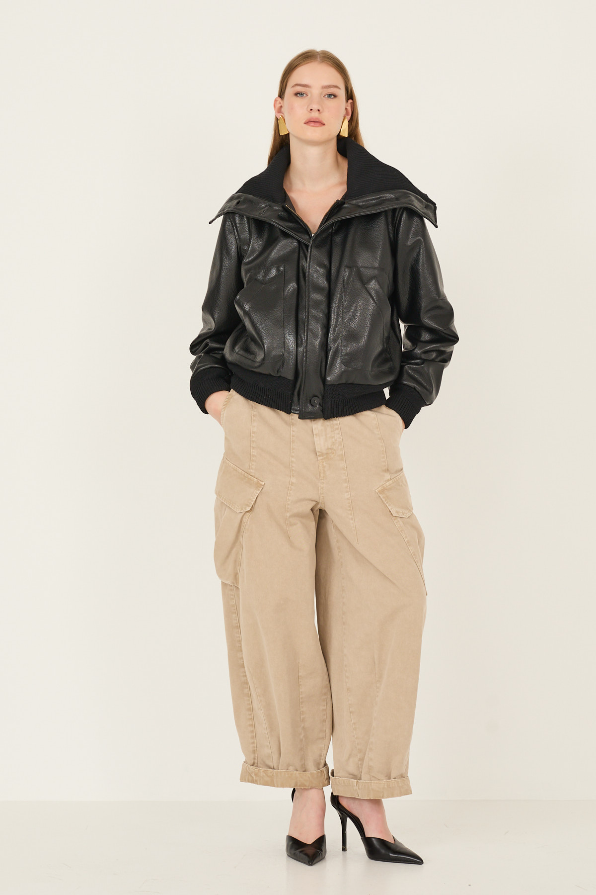 bomber-in-ecopelle-con-dettagli-in-maglia-m40f0605-01-webf.jpg