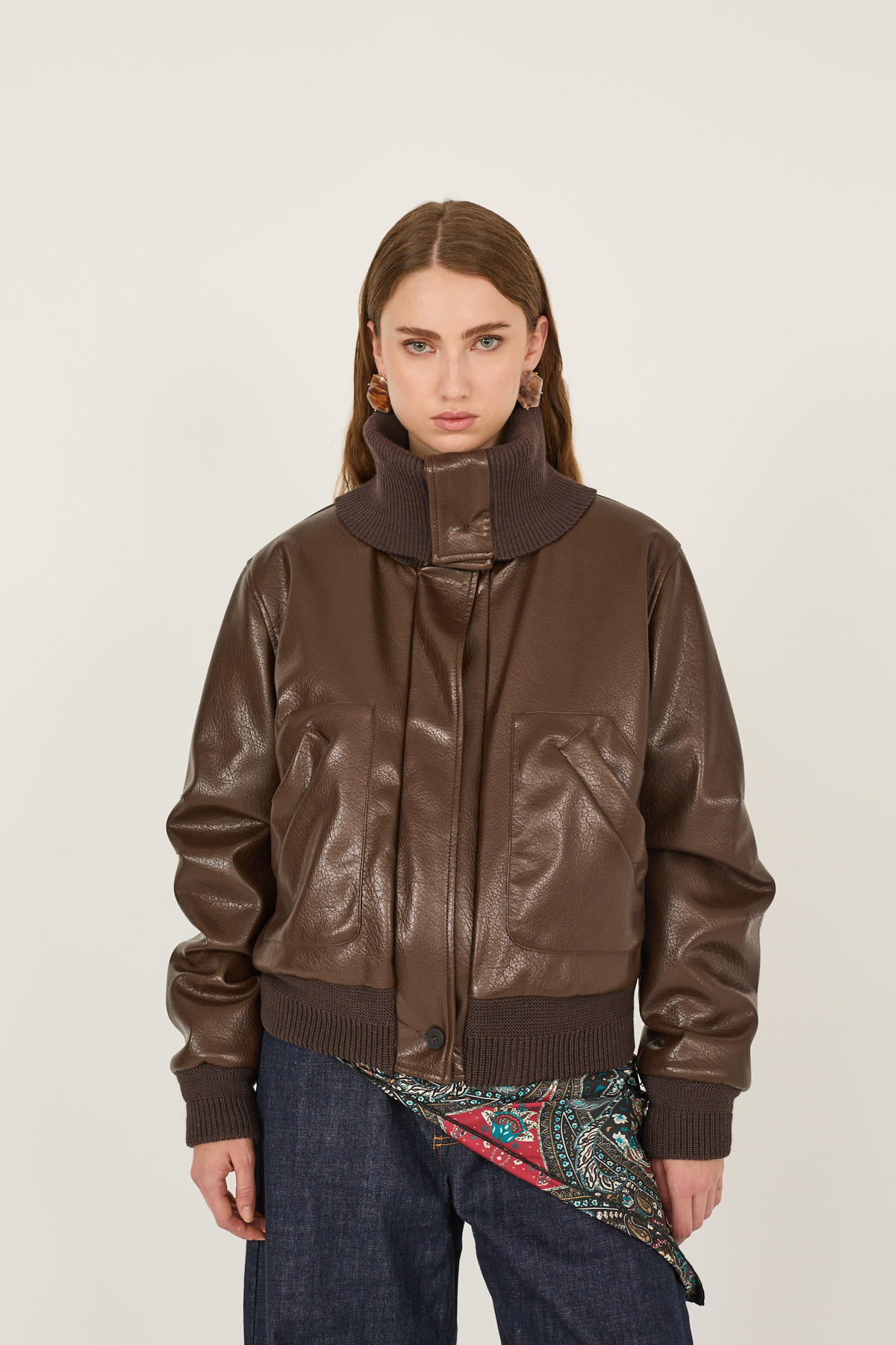 bomber-in-ecopelle-con-dettagli-in-maglia-m40f0605-07-webd.jpg