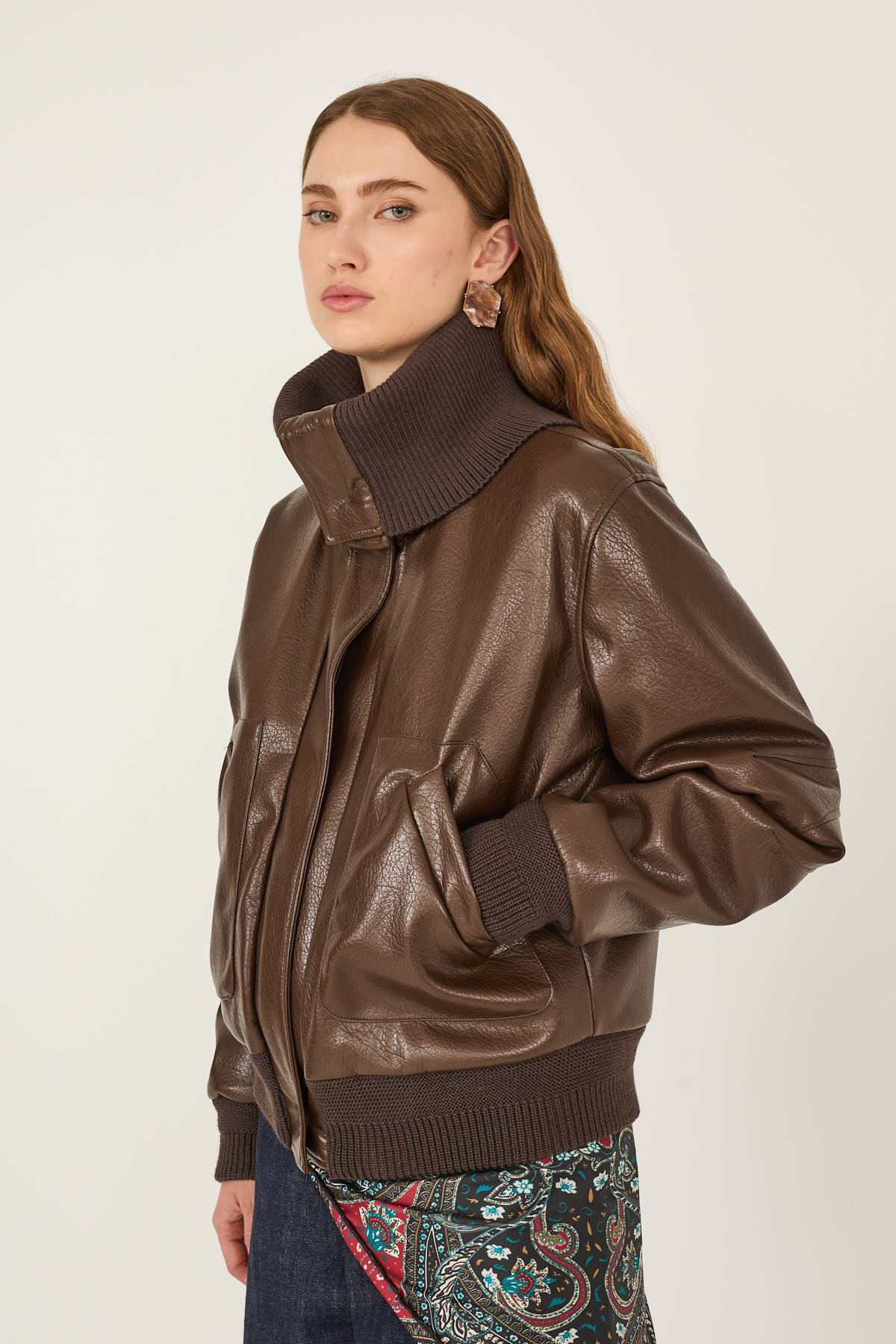 bomber-in-ecopelle-con-dettagli-in-maglia-m40f0605-07-webf.jpg