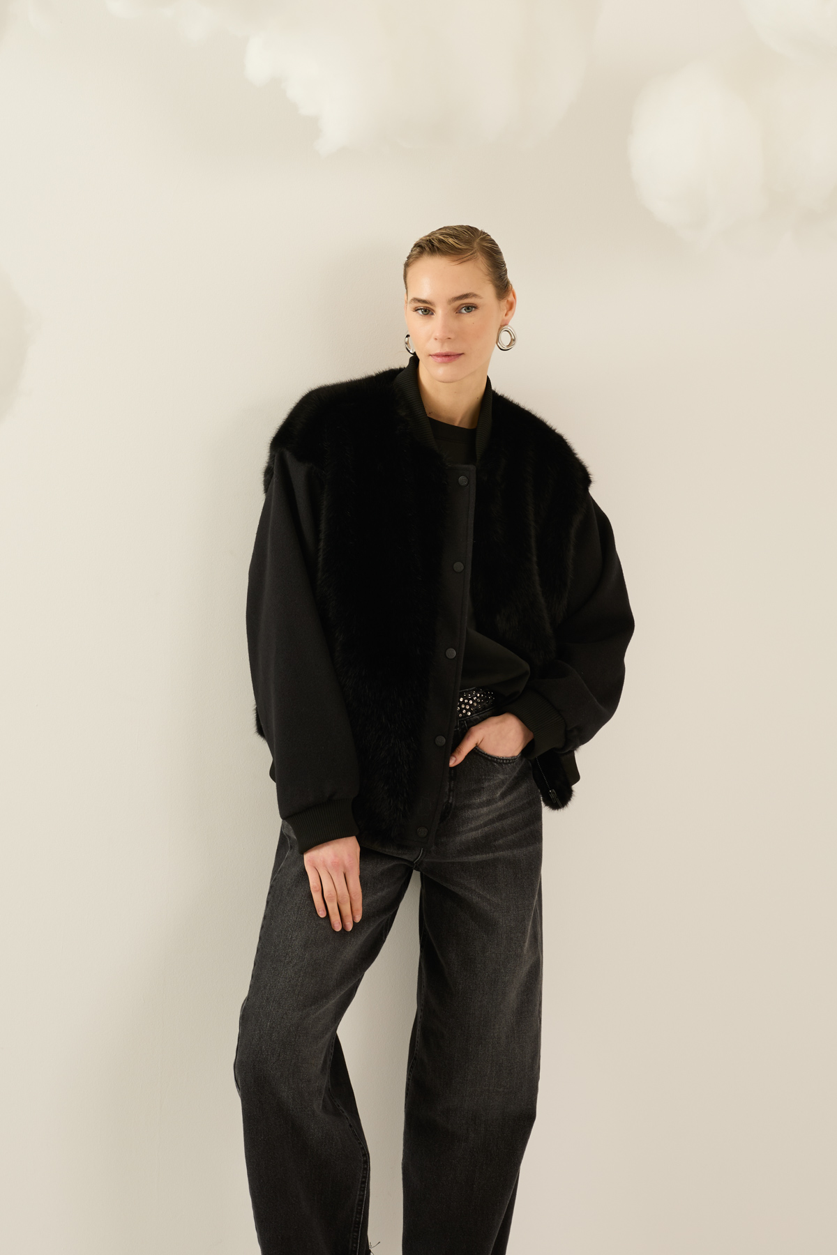 bomber-in-ecopelliccia-con-maniche-in-panno-d40v0060-01-webd.jpg