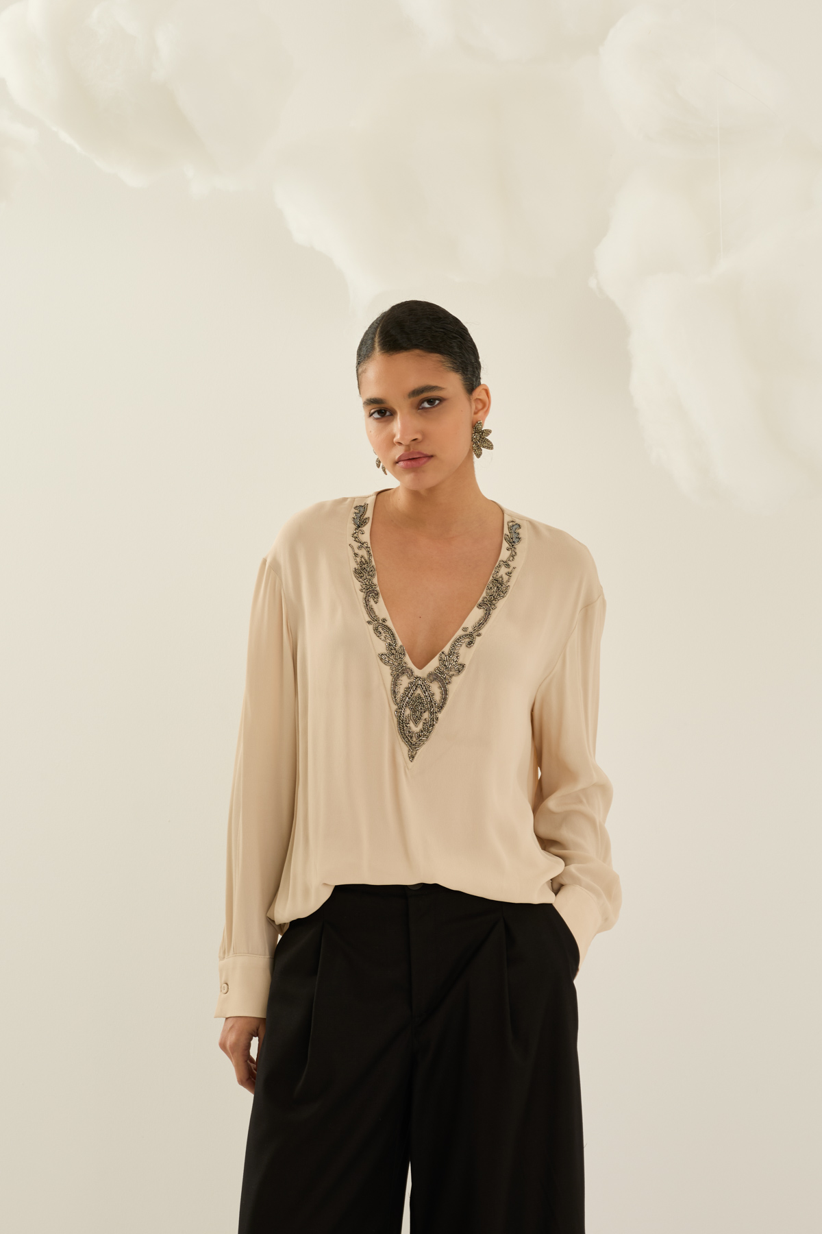 camicia-elegante-in-viscosa-con-ricamo-d40n0376-261-weba.jpg