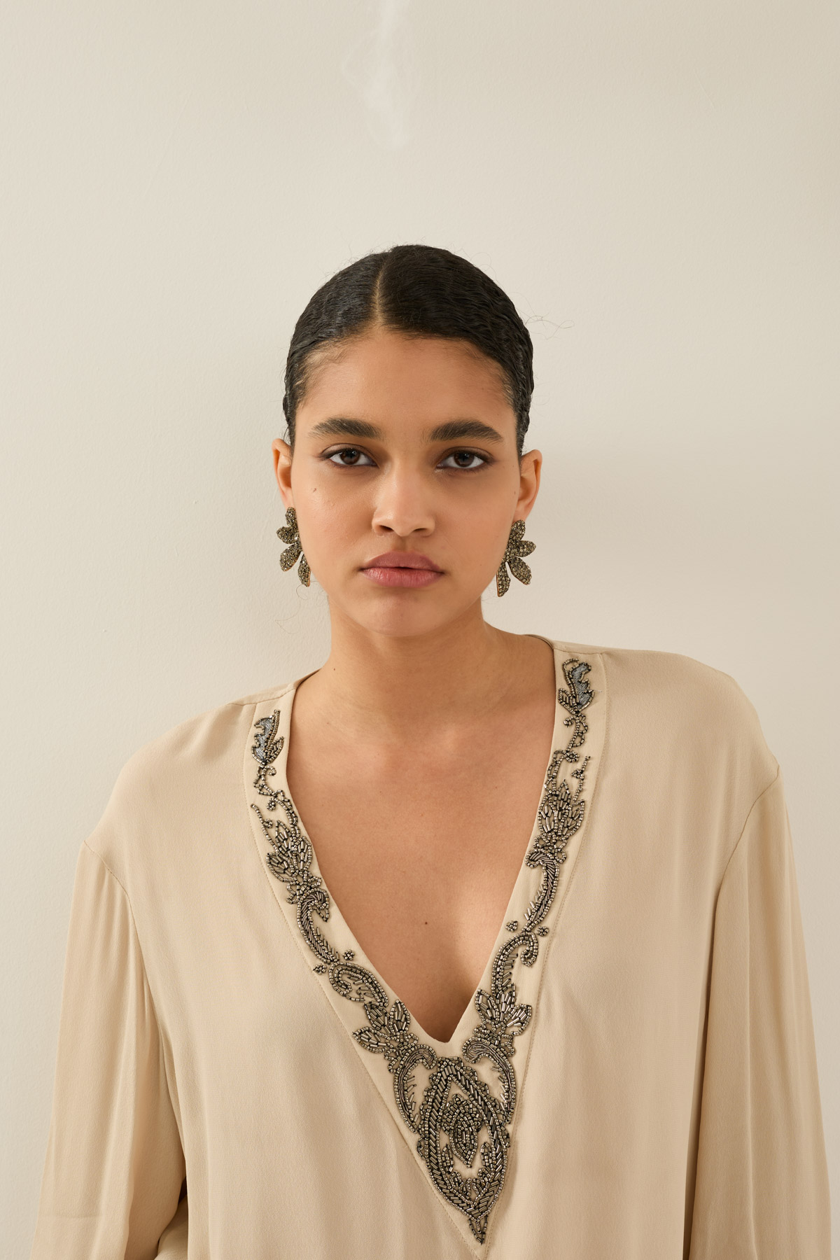 camicia-elegante-in-viscosa-con-ricamo-d40n0376-261-webd.jpg